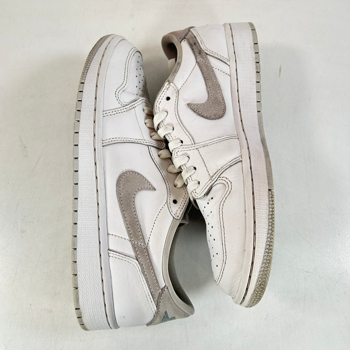 CZ0775 100 Jordan 1 Low OG Neutral Grey (2021) (Women's) [USED] - 10 W (Used)