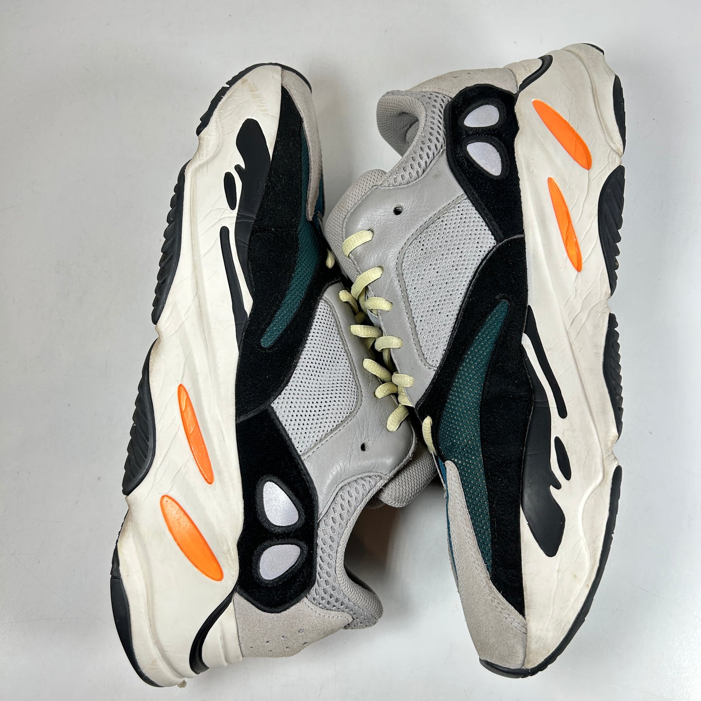 B75571 Yeezy 700 Wave Runner [USED] - 12.5 M (Used) (No Box)