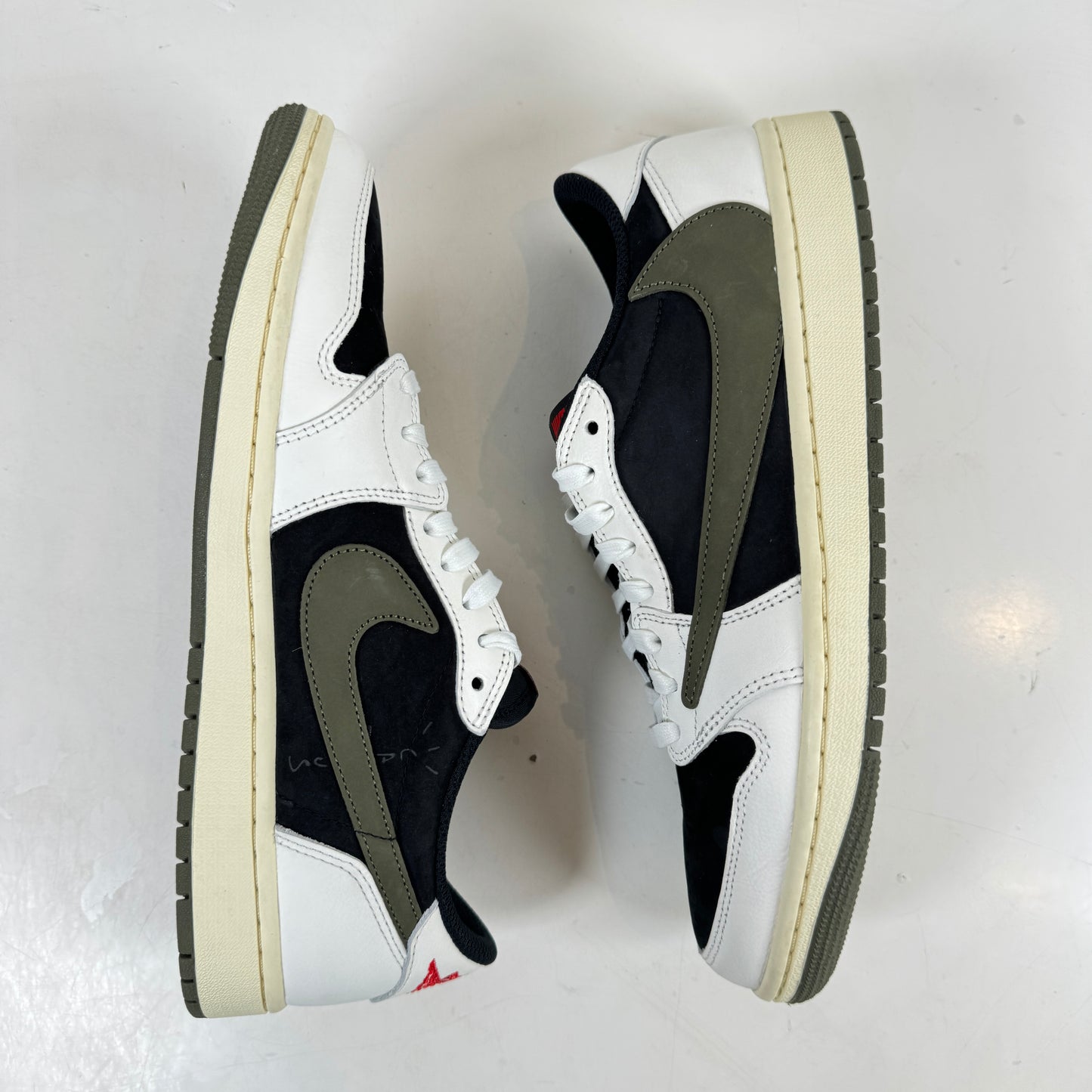 DZ4137 106 Jordan 1 Retro Low OG SP Travis Scott Olive (W) [USED] - 11 W (Used)