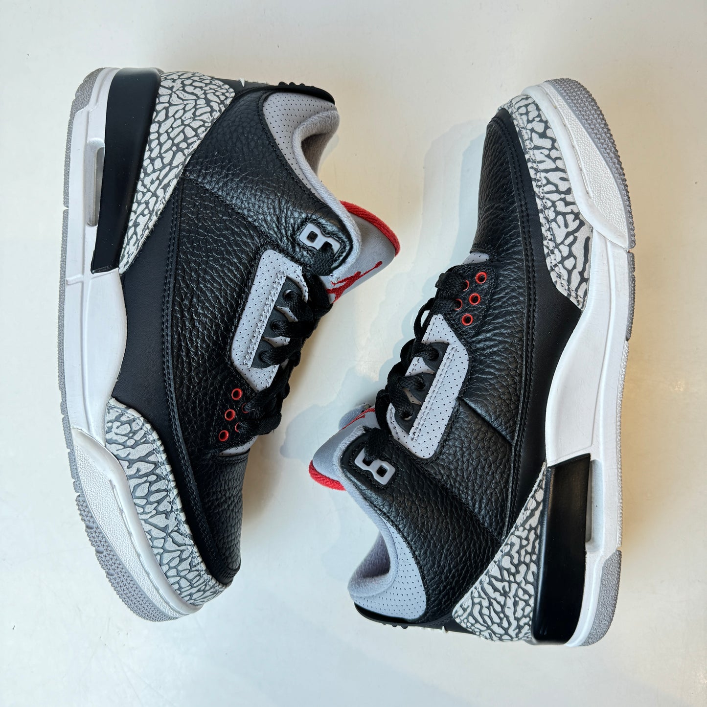 854262 001 Jordan 3 Black Cement 2018 [USED] - 8.5 M (Used2)