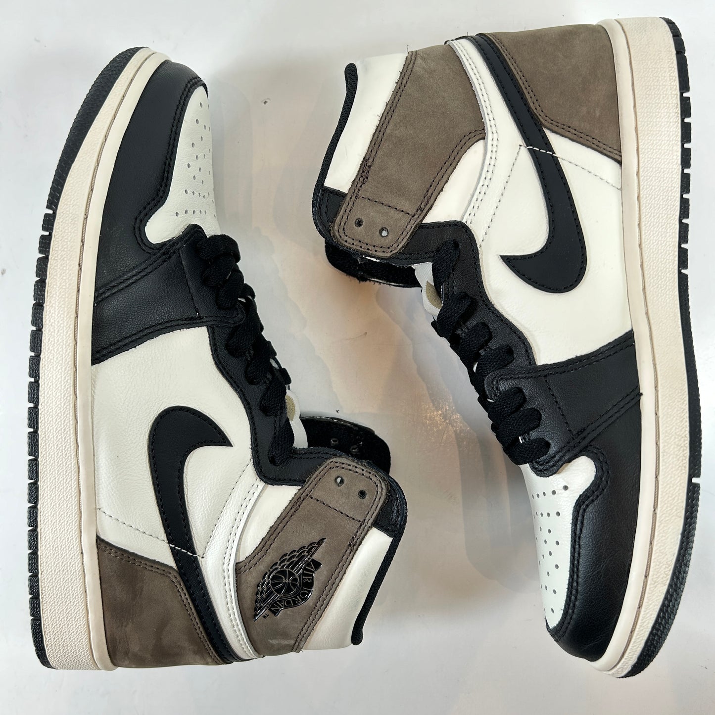 555088 105 Jordan 1 Mocha [USED] - 8.5 M (Used2)
