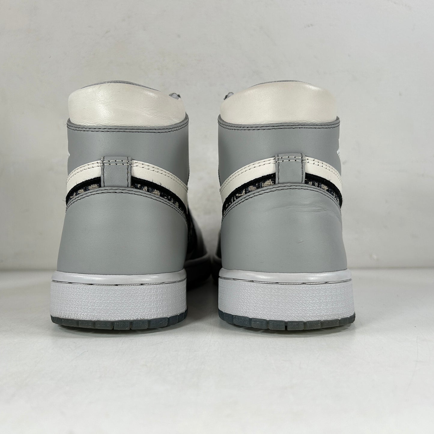 CN8607 002 Jordan 1 Retro High Dior [USED] - 8.5 M (Used)