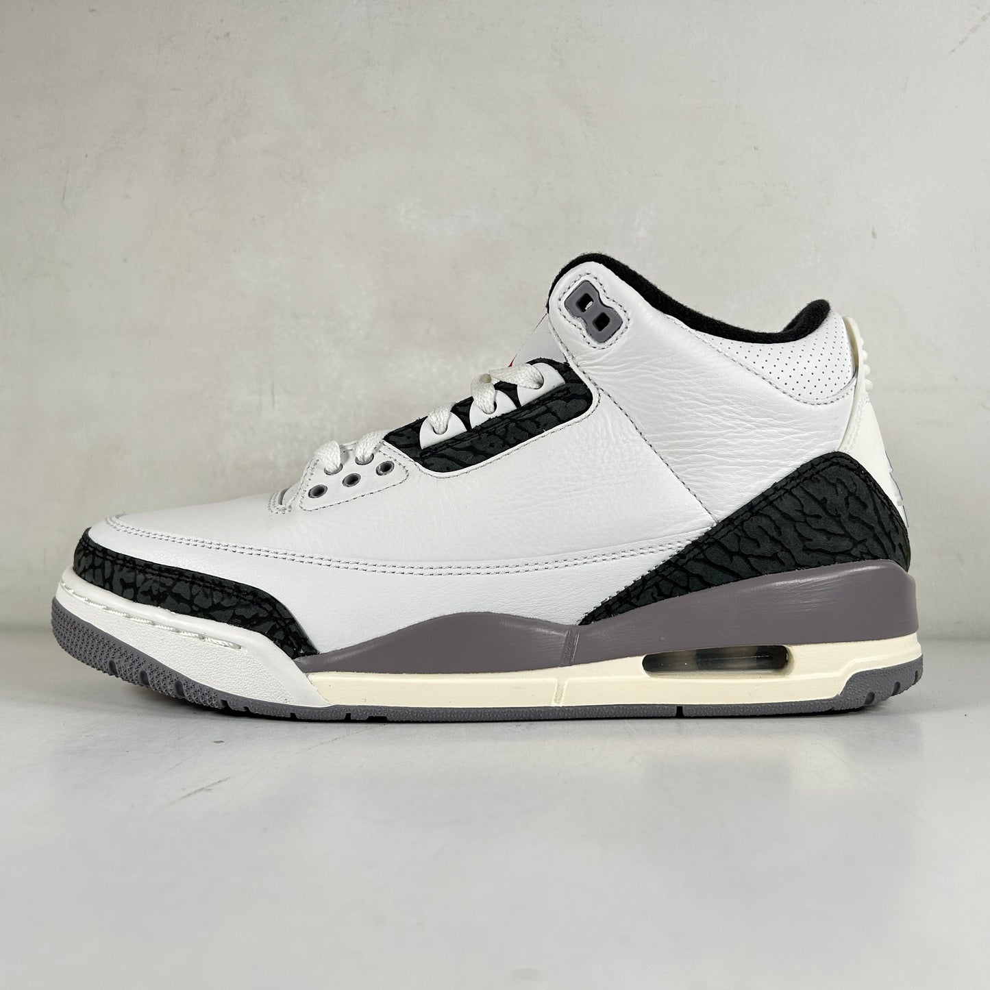 CT8532 106 Jordan 3 Retro Cement Grey [USED] - 9.5 M (Used)