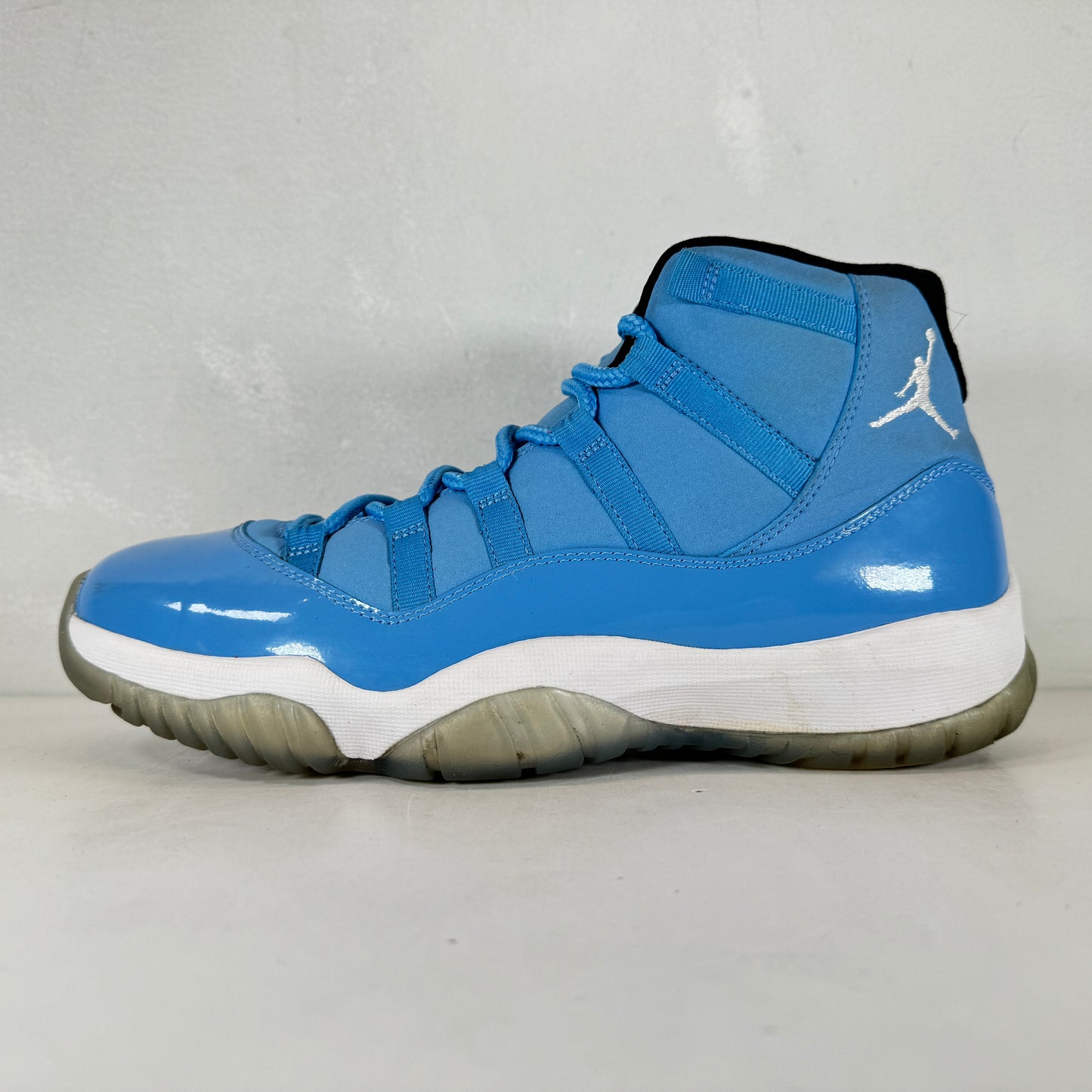 689479 405 Jordan 11 Retro Pantone [USED] - 8.5 M (Used) (Replace Box)