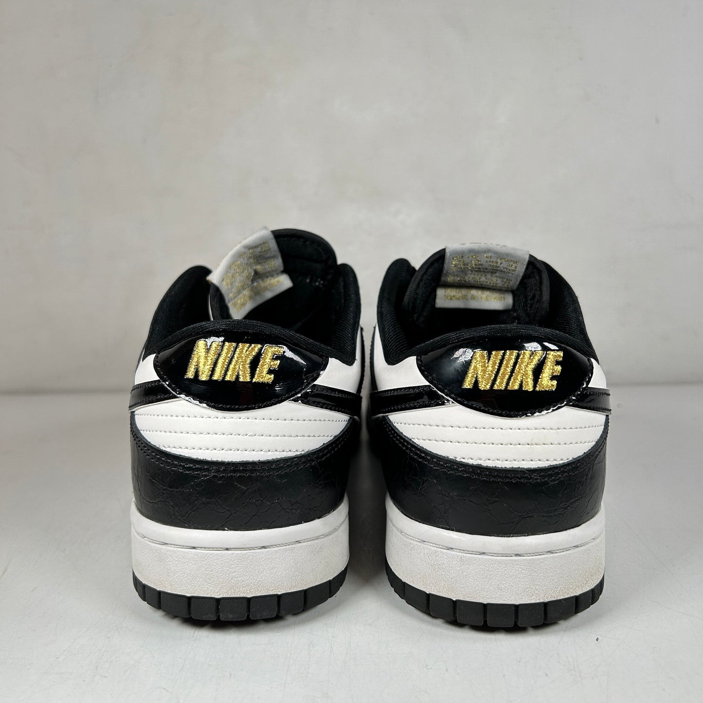 DR9511 100 Nike Dunk Low Campeones del Mundo Negro Blanco