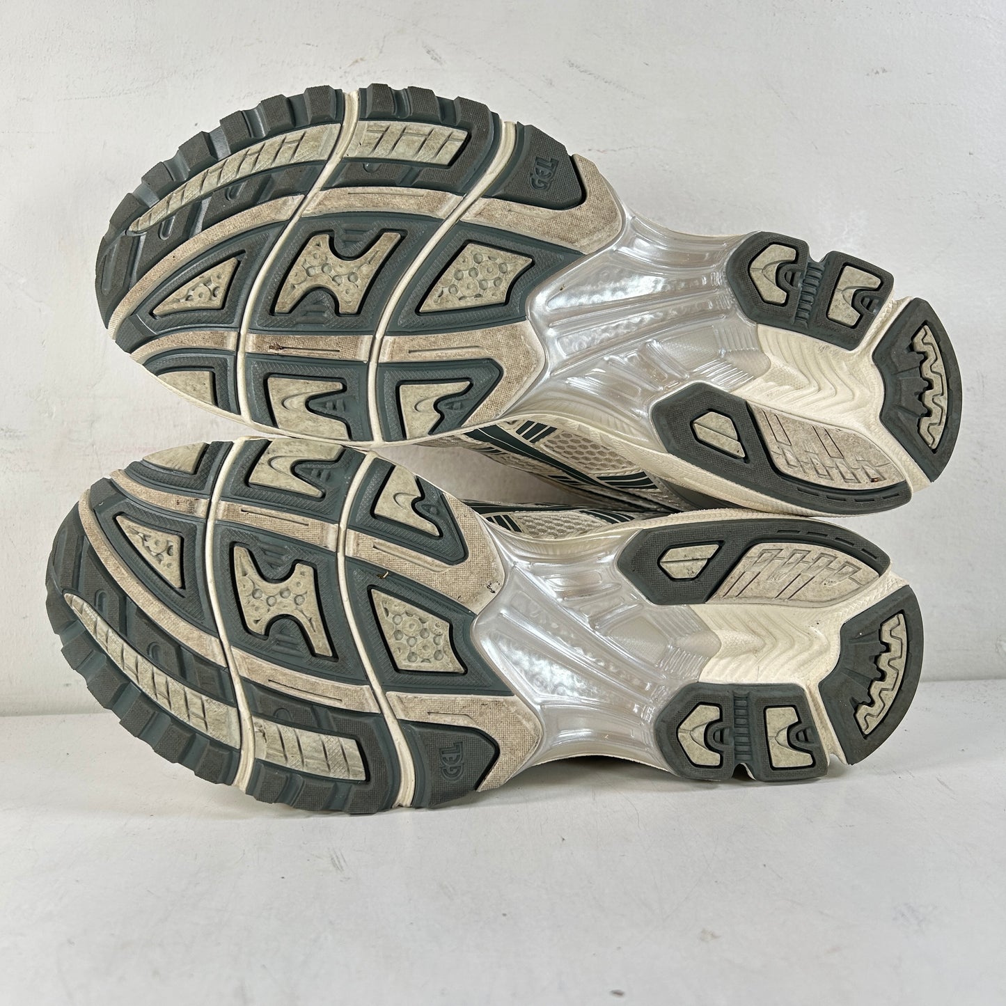1201A019 200 ASICS Gel-Kayano 14 Birch Dark Pewter [USED] - 10.5 M (Used)