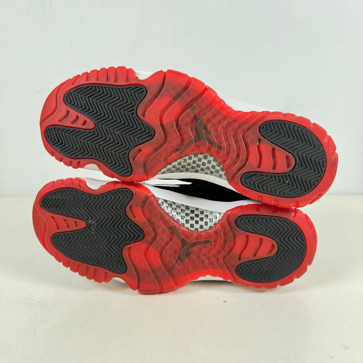 378037 010  Jordan 11 Retro Playoffs (2012) [USED] - 10.5 M (Used)