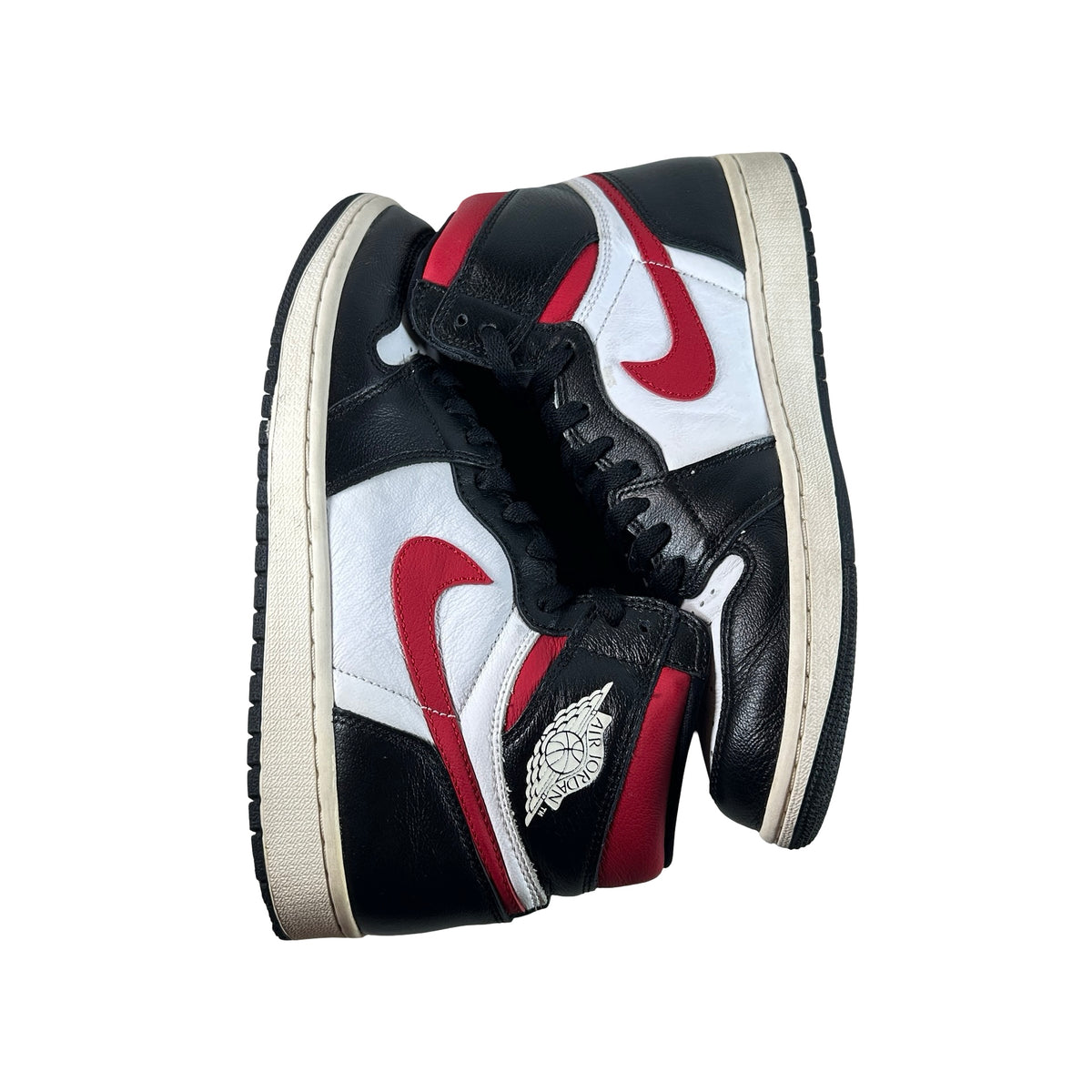 555088 061 Jordan 1 Retro High Black Gym Red [USED] - 9 M (Used)
