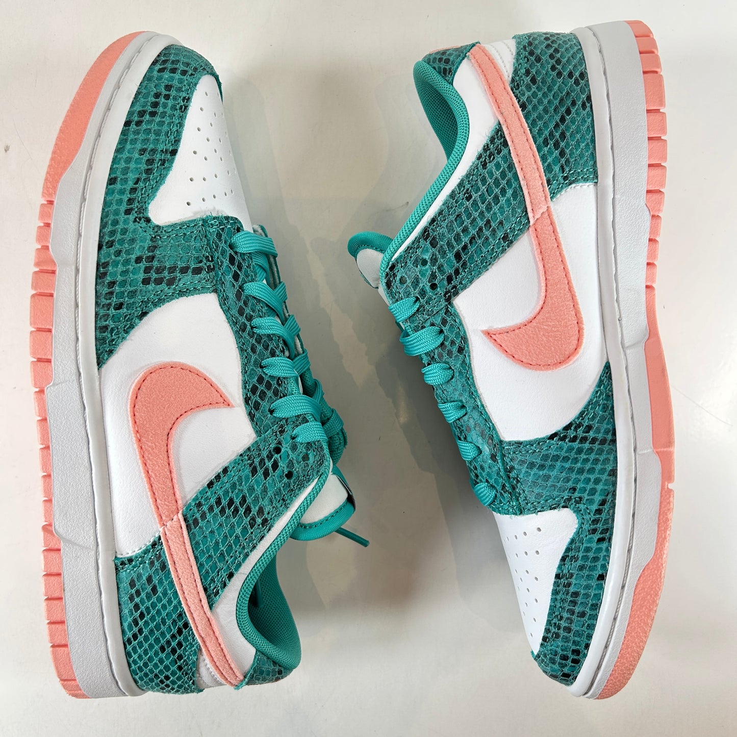 DR8577 300 Nike Dunk Low Piel de serpiente Teal lavado Coral blanqueado