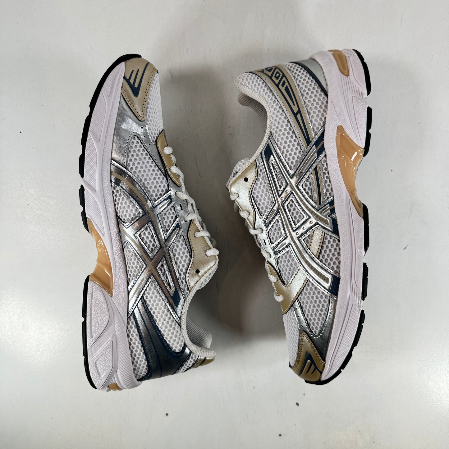 1201A256 117 ASICS Gel-1130 White Wood Crepe [USED] - 10.5 M (Used)