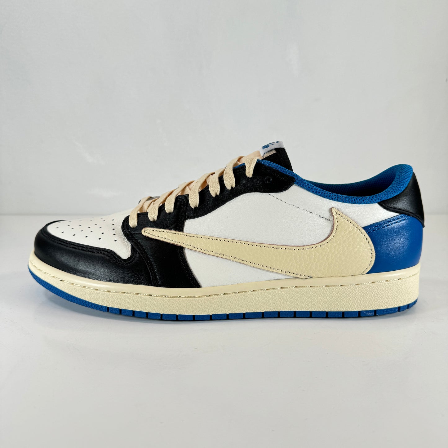 DM7866 140 Jordan 1 Low Fragment x Travis Scott [USED] - 10.5 M (VNDS)