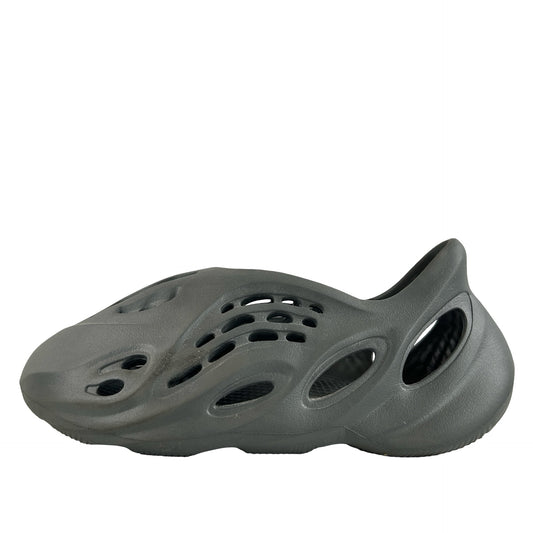 IG5349 Yeezy RNNR Carbon [USED] - 12 M (Used) (No Box)