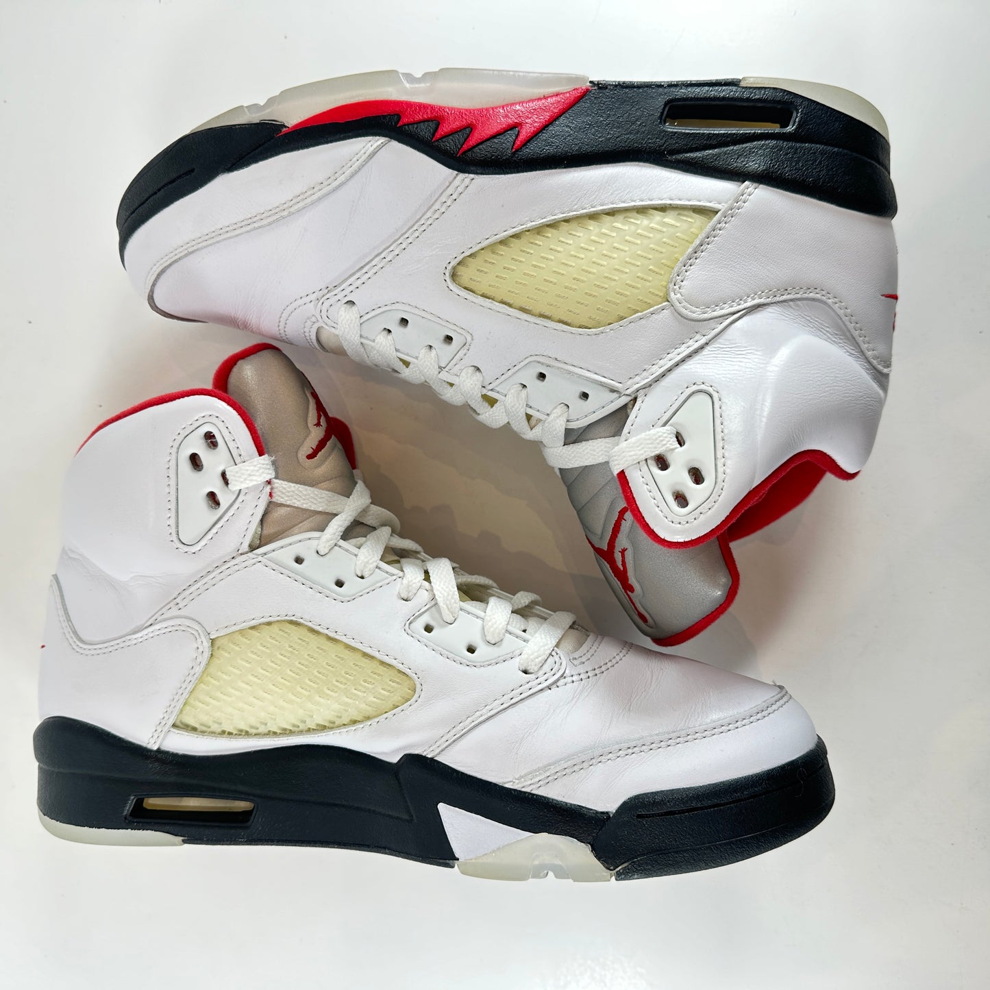 DA1911 102 Jordan 5 Fire Red [USED] - 9 M (Used) (No Box)