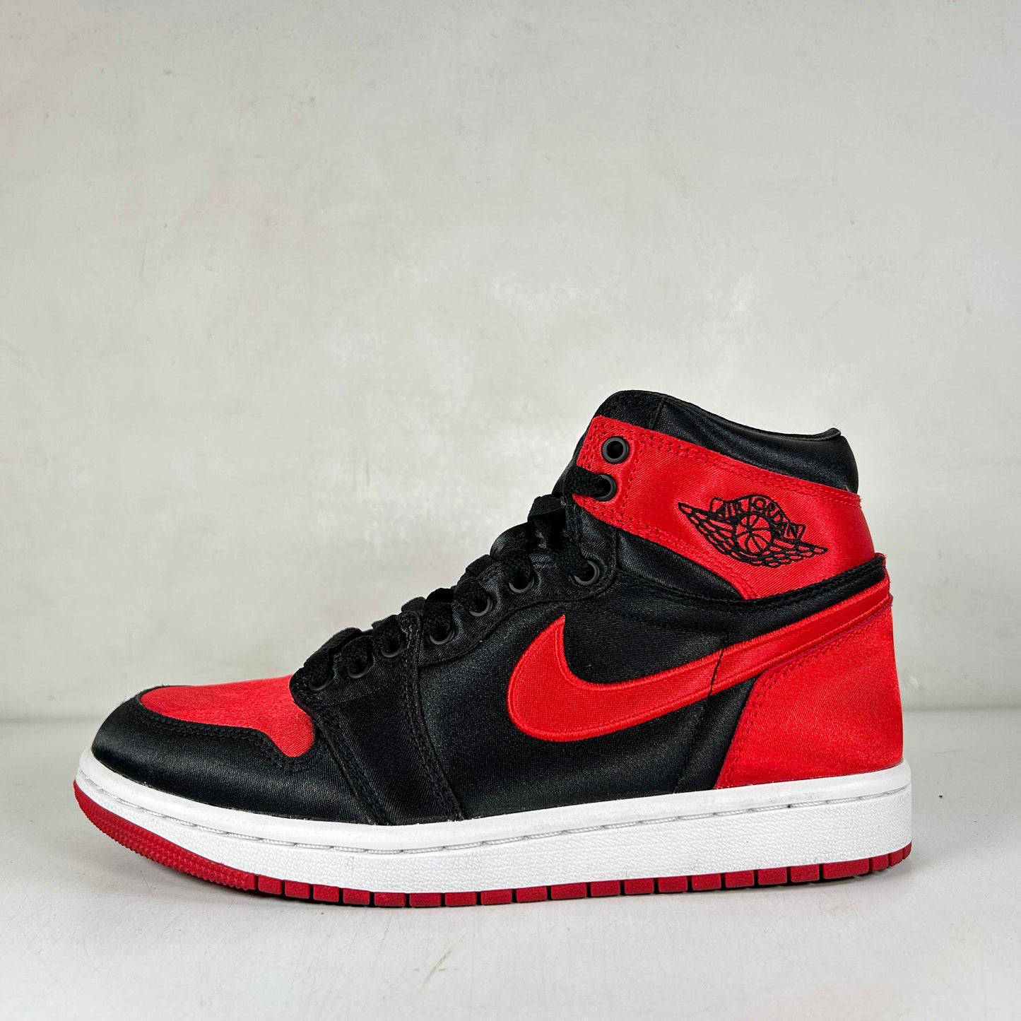 FD4810 061 Jordan 1 Retro High OG Satin Bred [USED] - 6.5 W (Used)