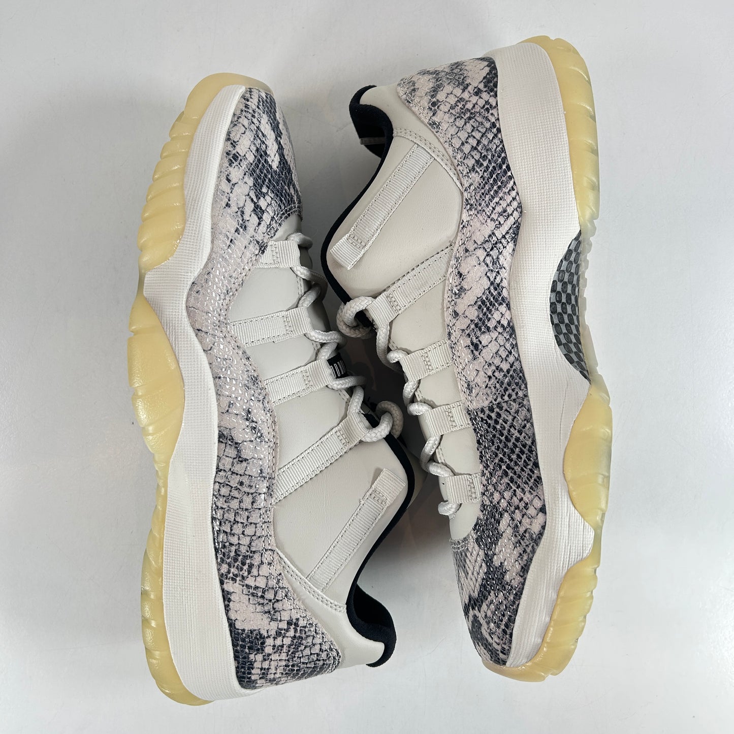 CD6846 002 Jordan 11 Retro Low Snake Light Bone [USED] - 10.5 M (Used)