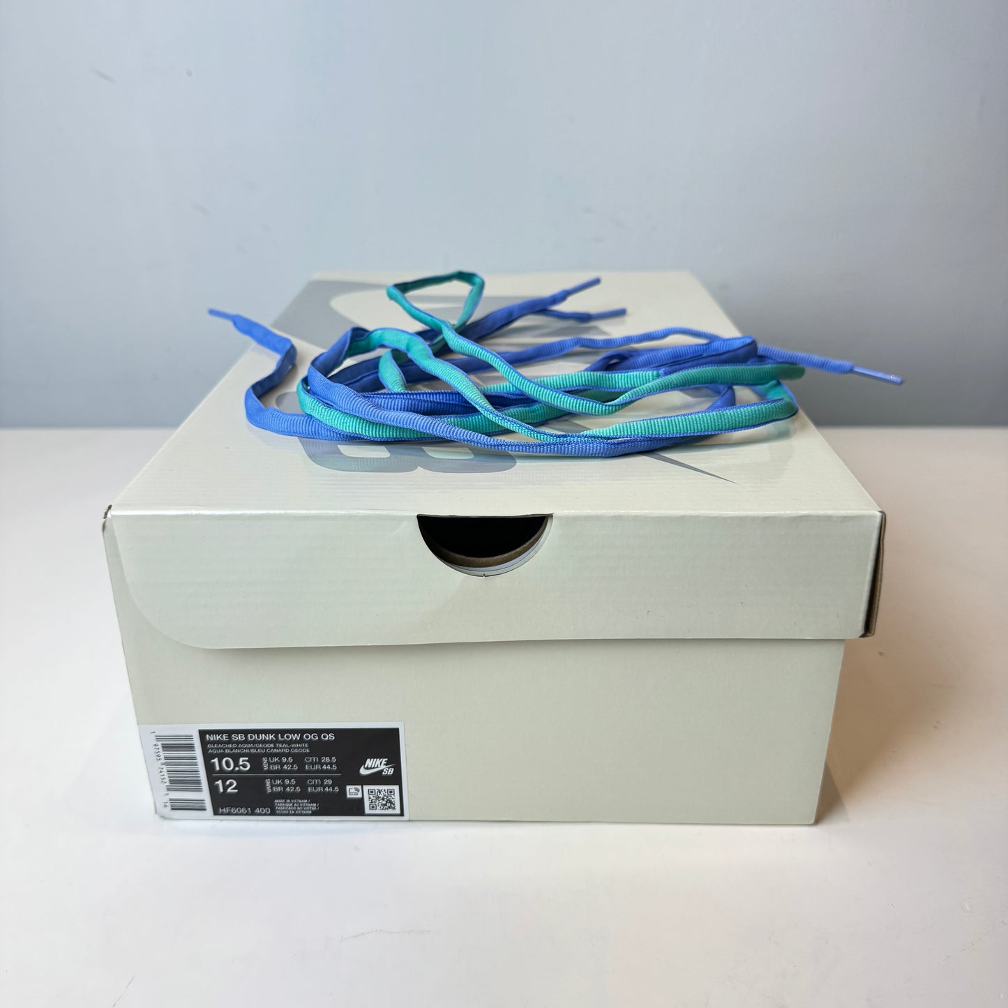 HF6061 400 Nike SB Dunk Low Futura Laboratories Bleached Aqua [USED] - 10.5 M (Used)