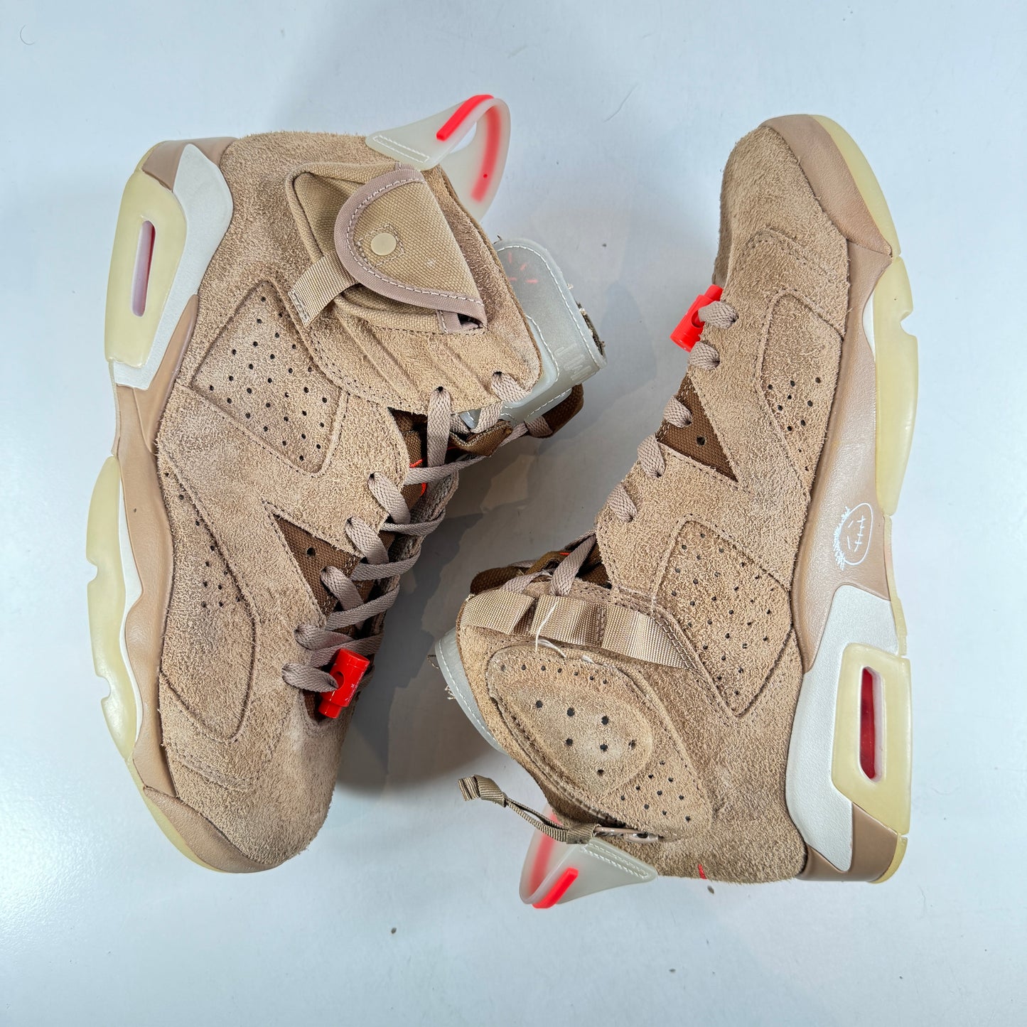 DH0690 200 Jordan 6 Retro Travis Scott British Khaki [USED] - 9 M (Used)