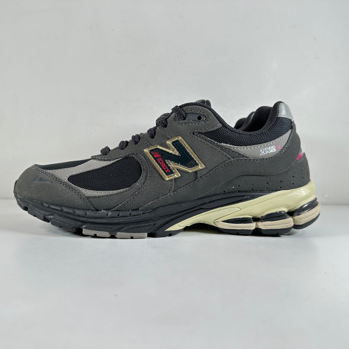 M2002RGV New Balance 2002R Black Grey [USED] - 9.5 M (Used) (No Box)