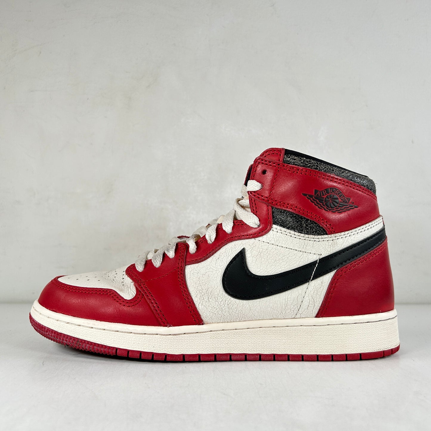 FD1437 612 Jordan 1 Retro High OG Chicago Lost and Found (GS) [USED] - 7 Y (Used4)