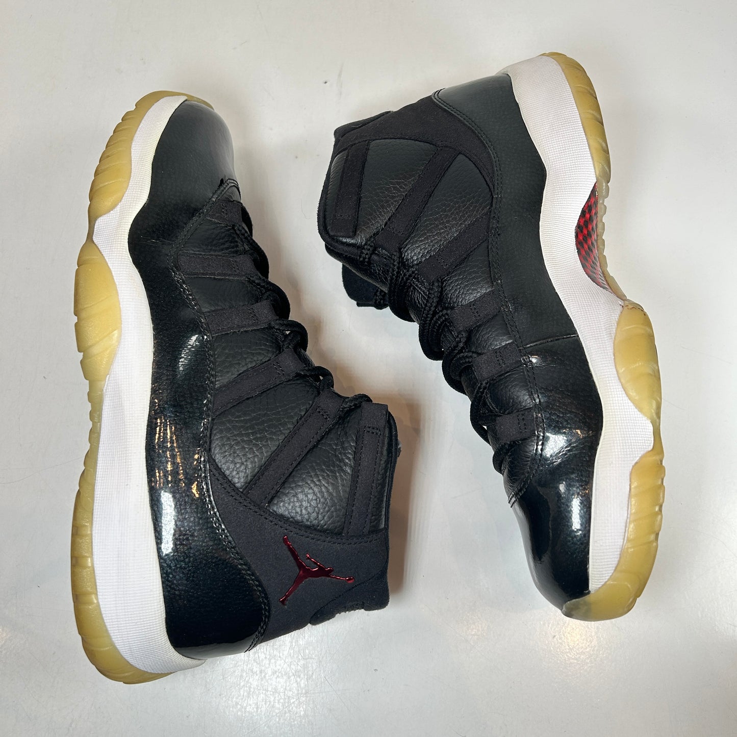 378037 002 Jordan 11 Retro 72-10 [USED] - 11 M (Used)