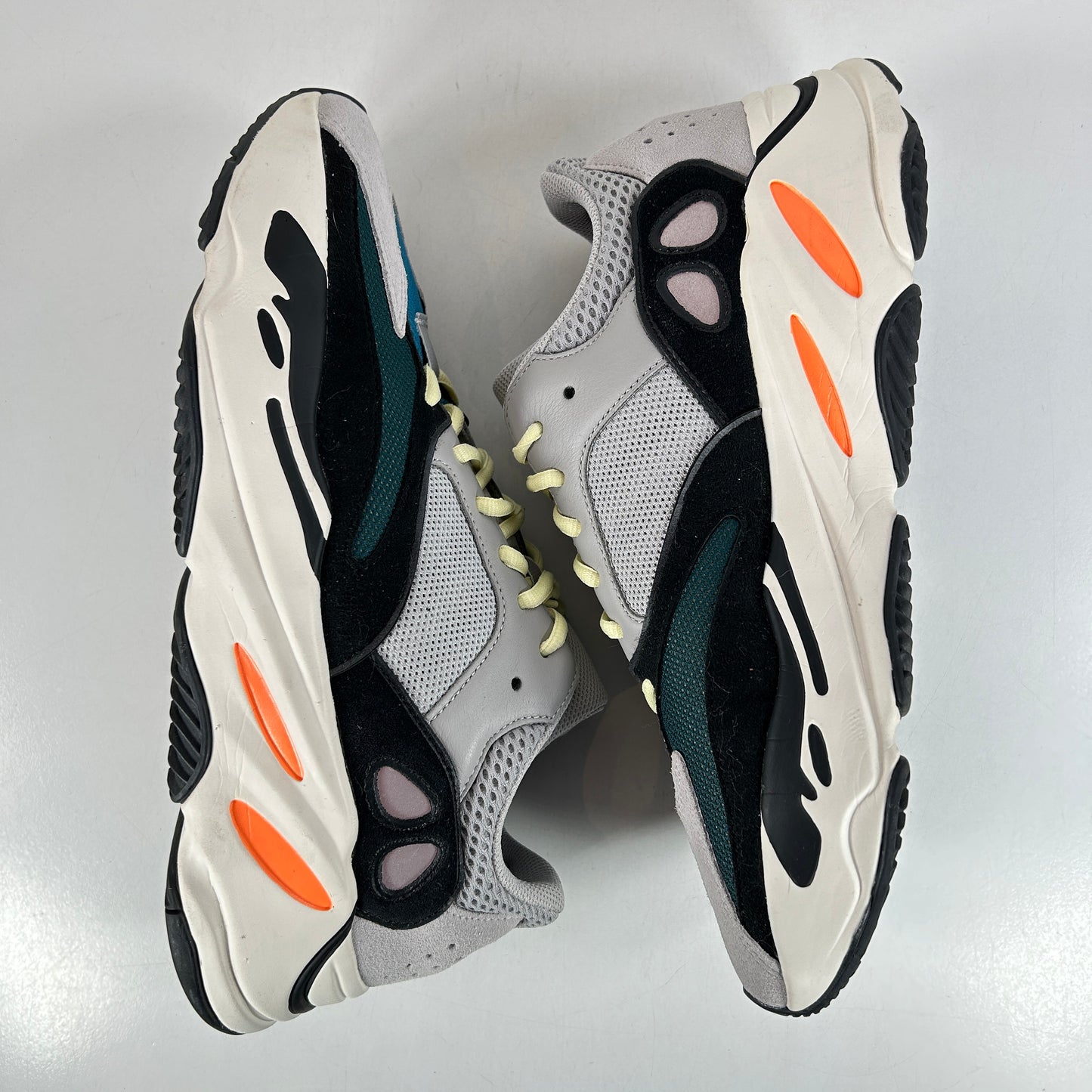 B75571 Yeezy 700 Wave Runner [USED] - 11 M (Used)