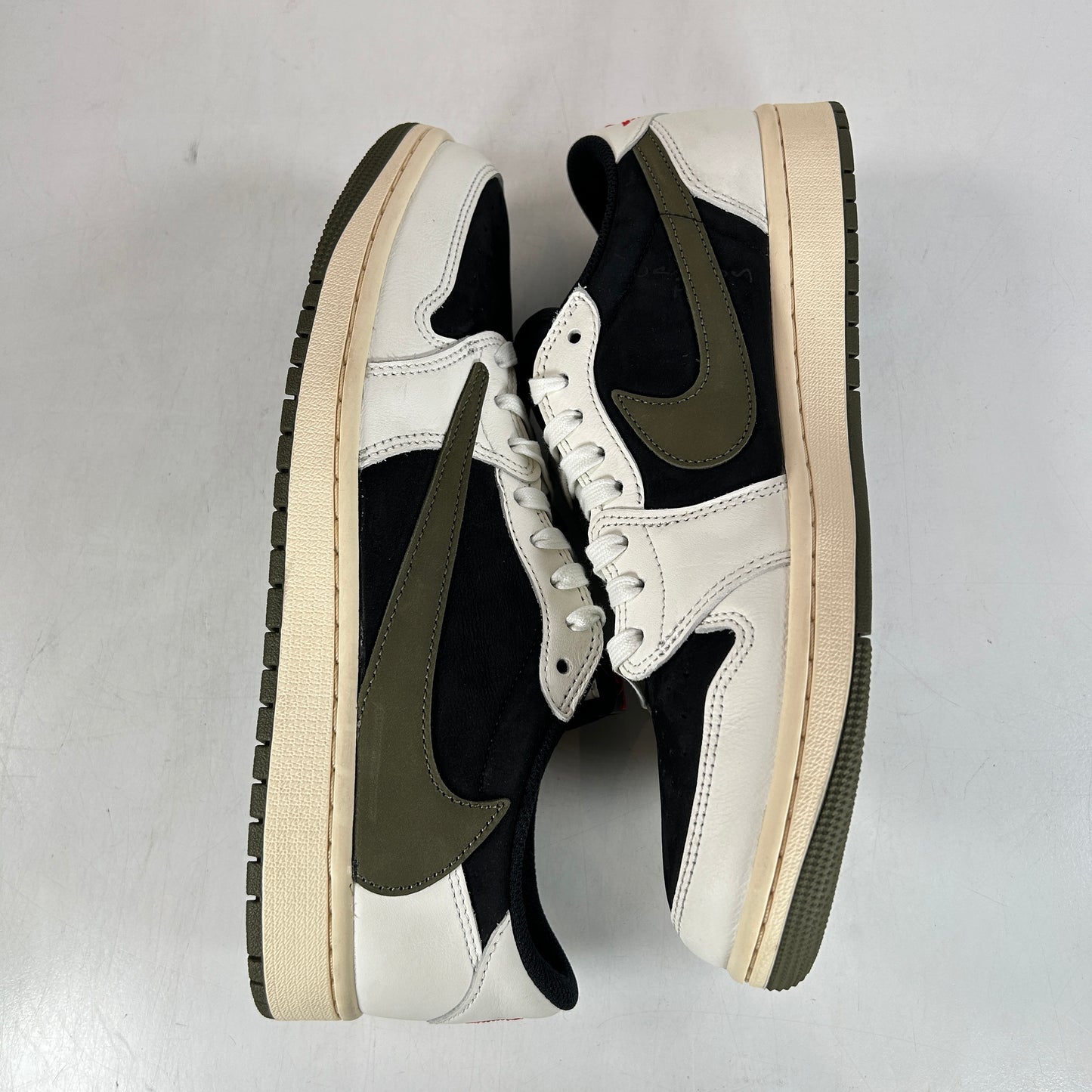 DZ4137 106 Jordan 1 Retro Low OG SP Travis Scott Olive (W) [USED] - 11.5 W (VNDS)