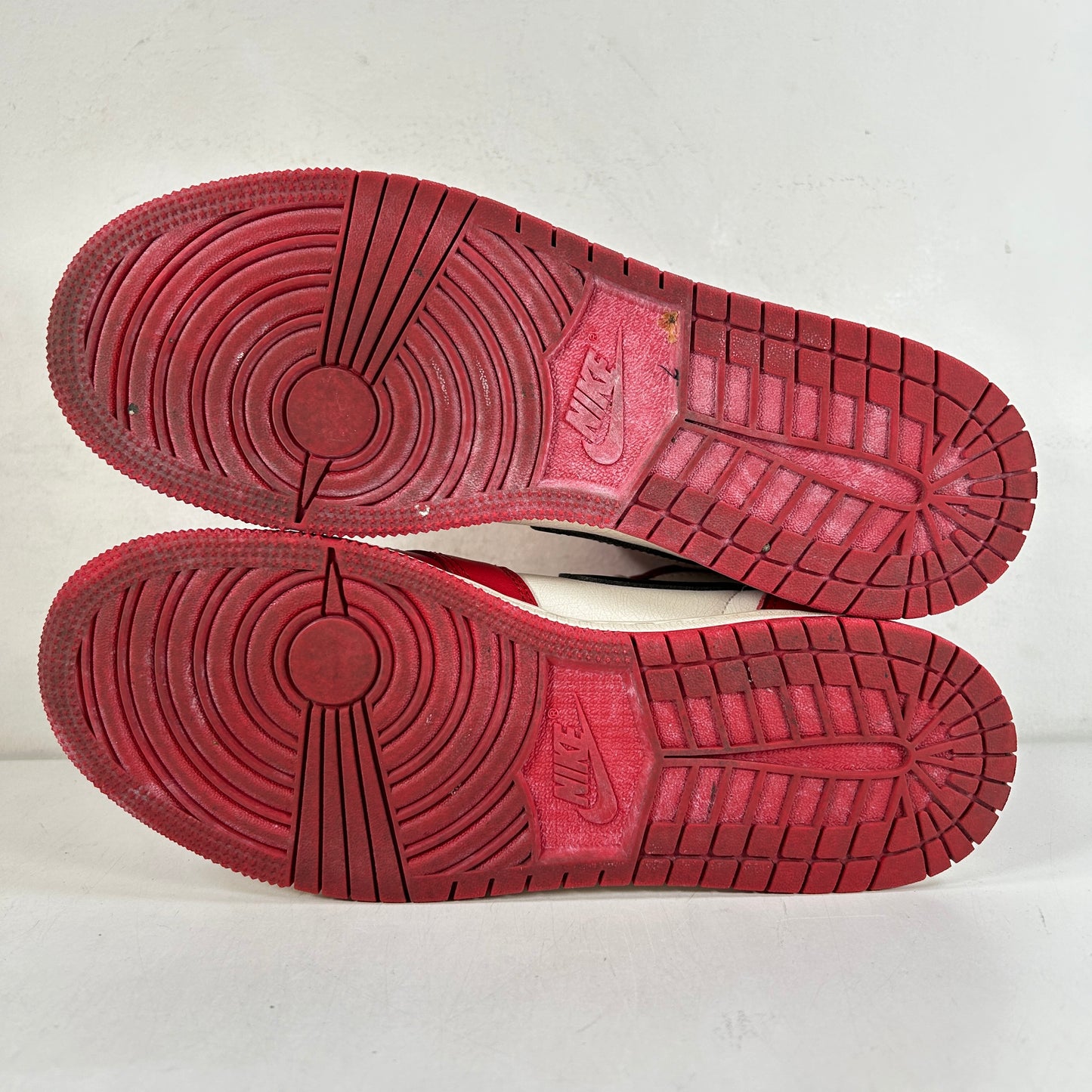 FD1437 612 Jordan 1 Retro High OG Chicago Lost and Found (GS) [USED] - 7 Y (Used3)