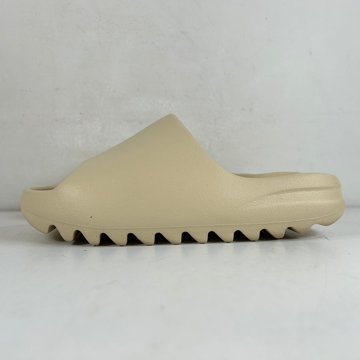 FZ5897 Adidas Yeezy Slide Bone (2022/2023 Restock) [USED] - 6 M (Used)