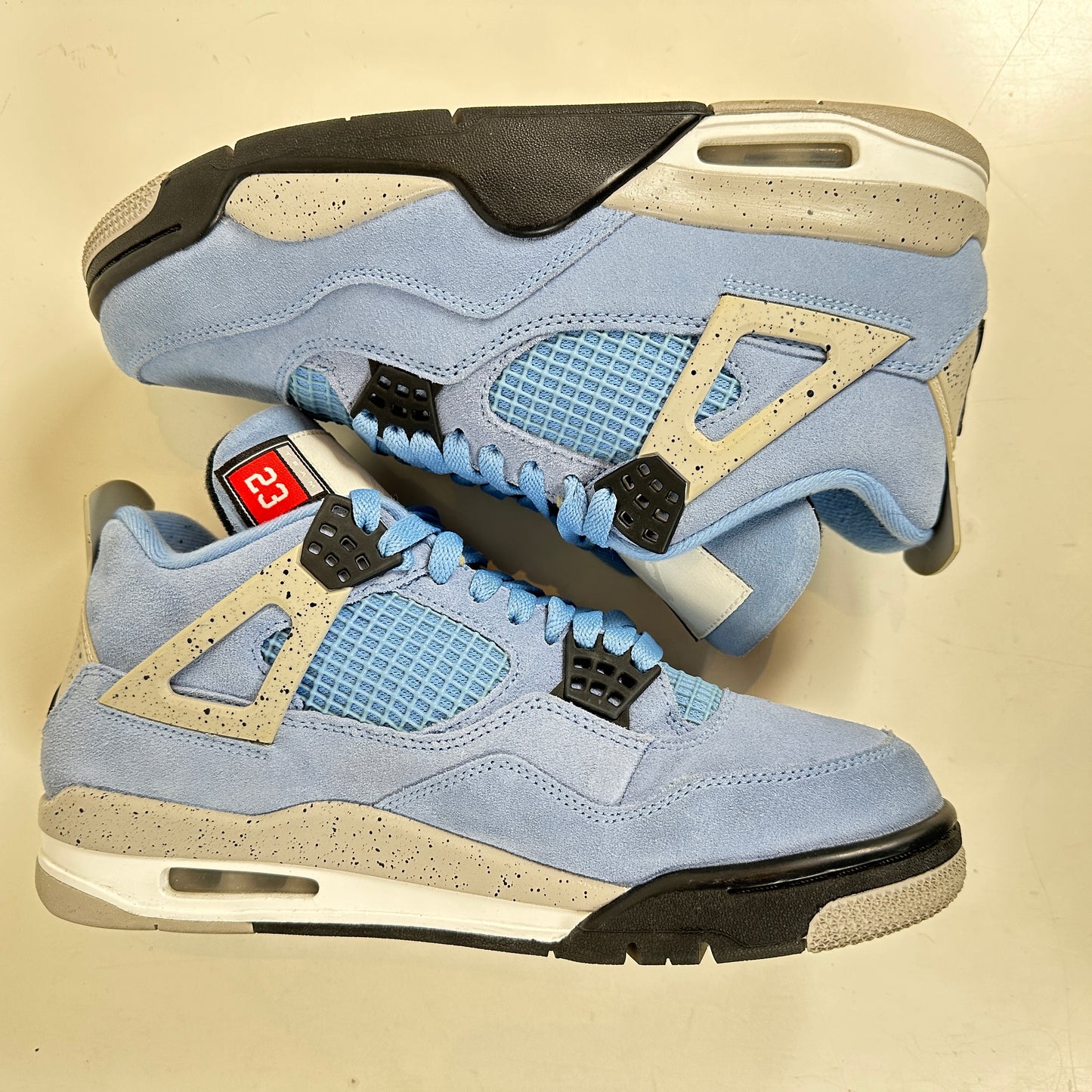 CT8527 400 Jordan 4 University Blue [USED] - 8.5 M (Used)