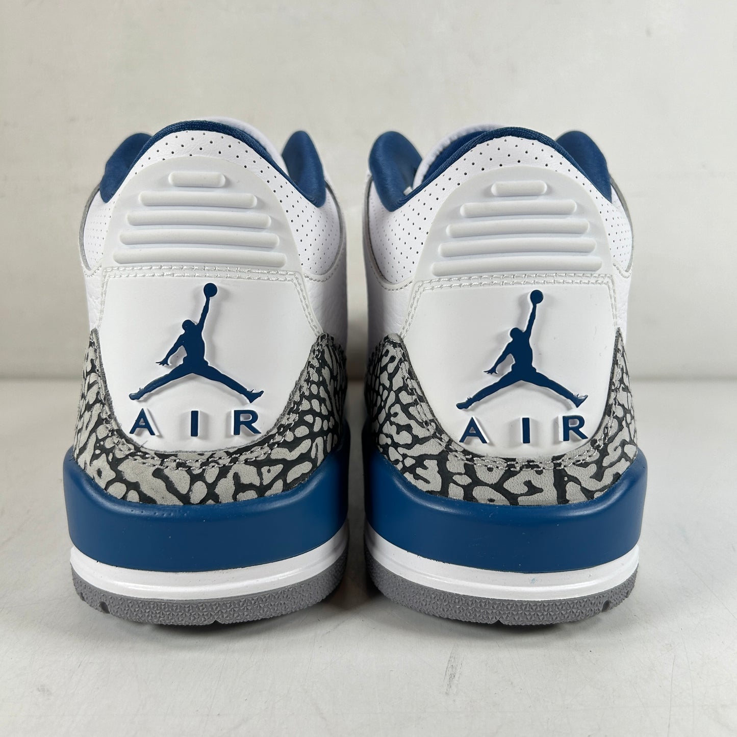 CT8532 148 Jordan 3 Retro Magos