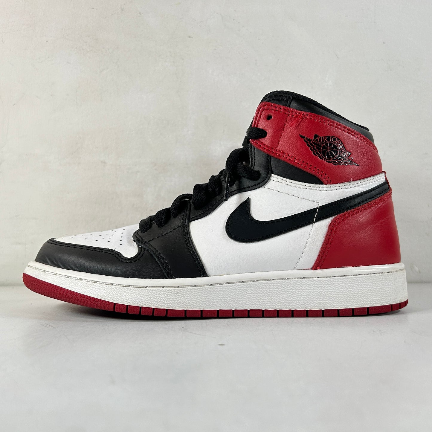 575441 125 Jordan 1 Retro Black Toe (2016) (GS) [USED] - 5.5 Y (Used2)