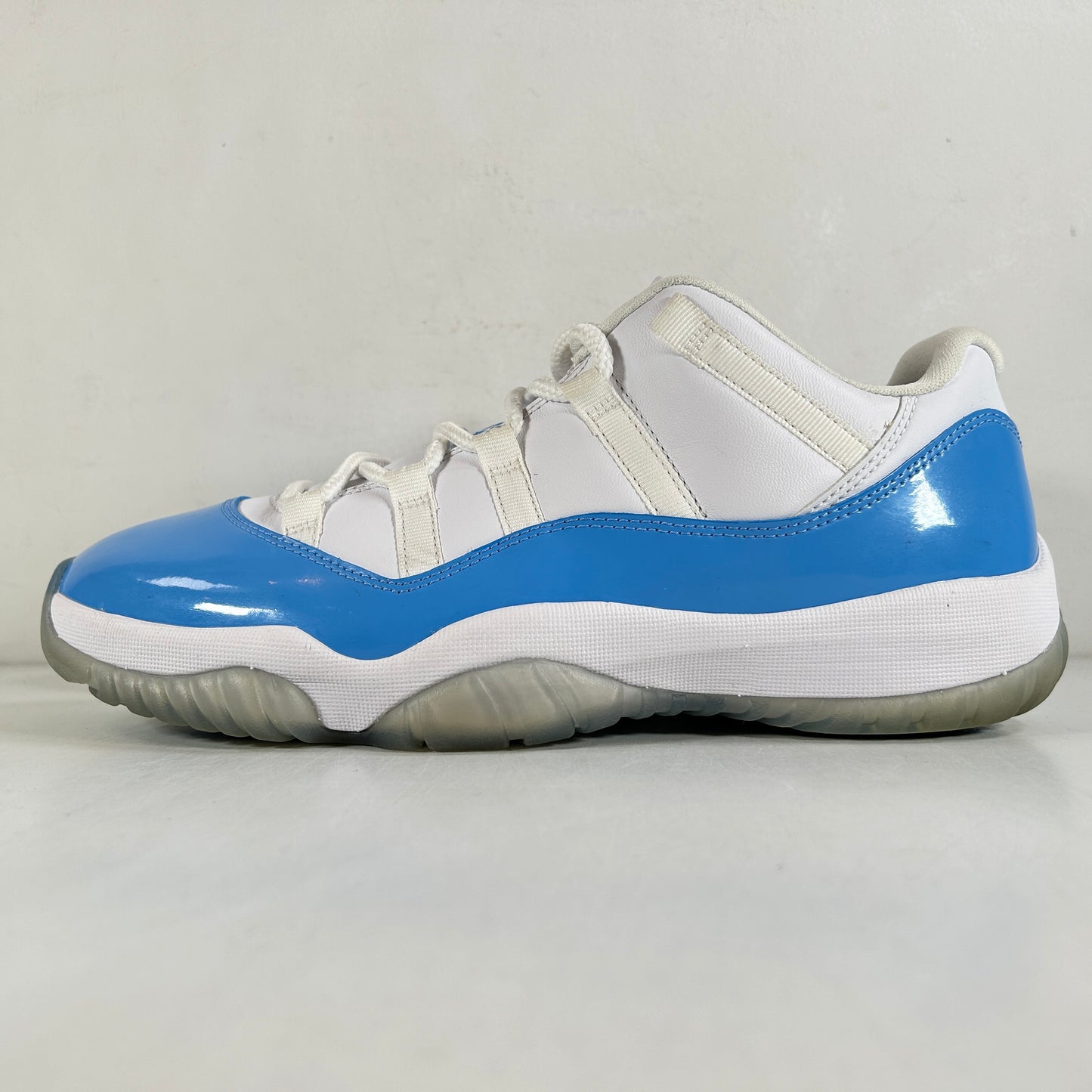 528895 106 Jordan 11 Retro Low University Blue (2017) [USED] - 10.5 M (VNDS) (Replace Box) (No Lid)