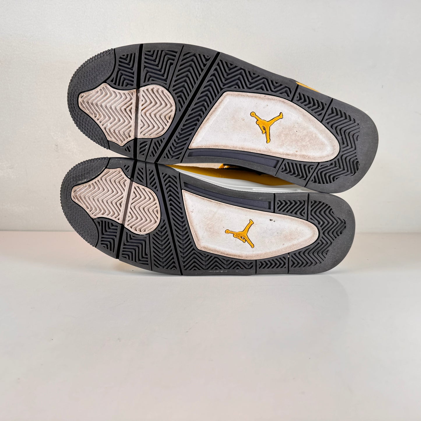 CT8527 700 Jordan 4 Retro Lightning (2021) [USED] - 9.5 M (Used3)