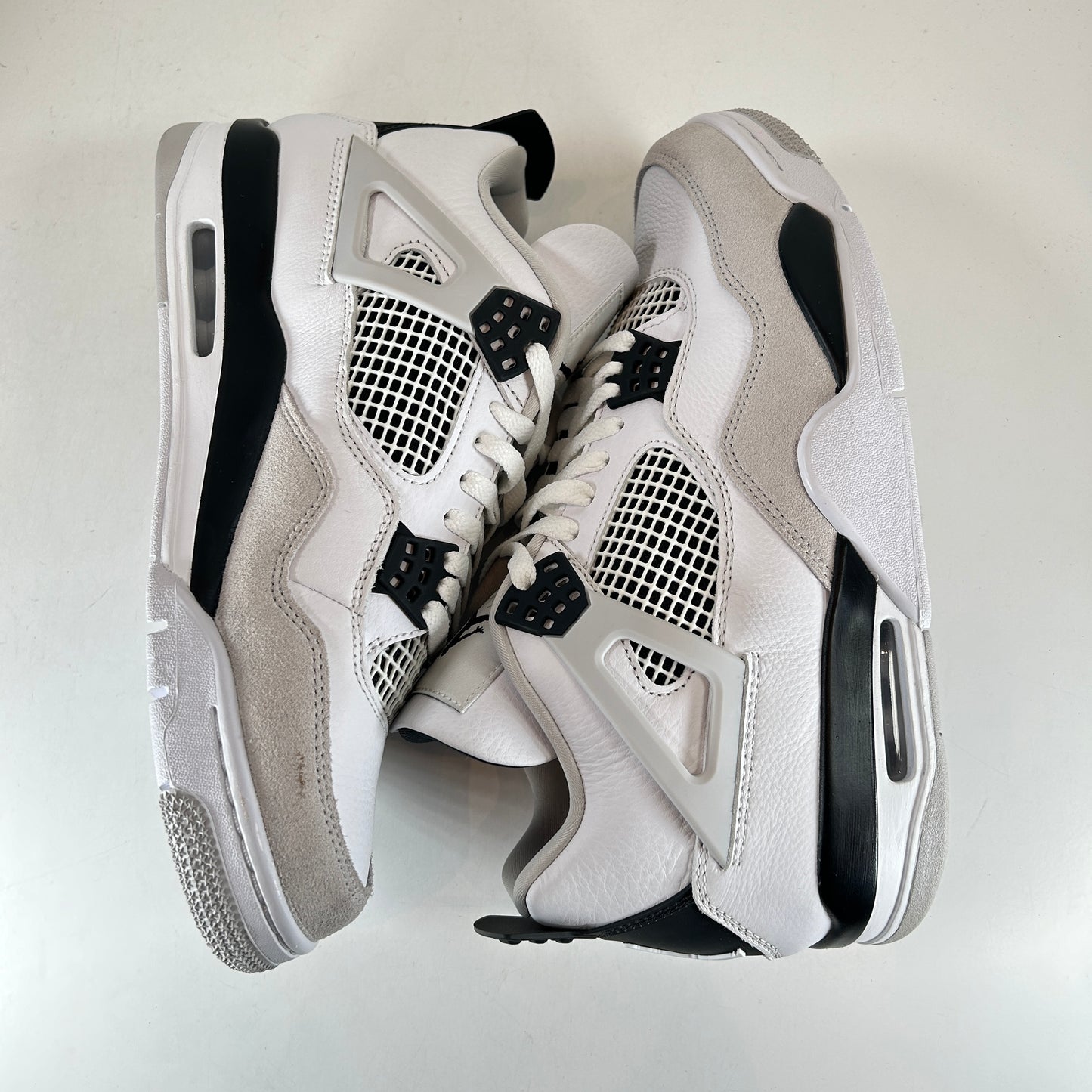 DH6927 111 Jordan 4 Retro Militar Negro
