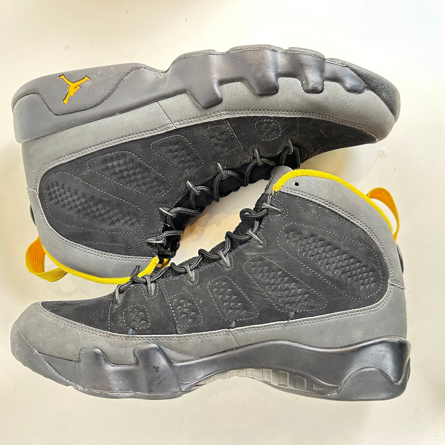 CT8019 070 Jordan 9 Retro Dark Charcoal Universidad Oro