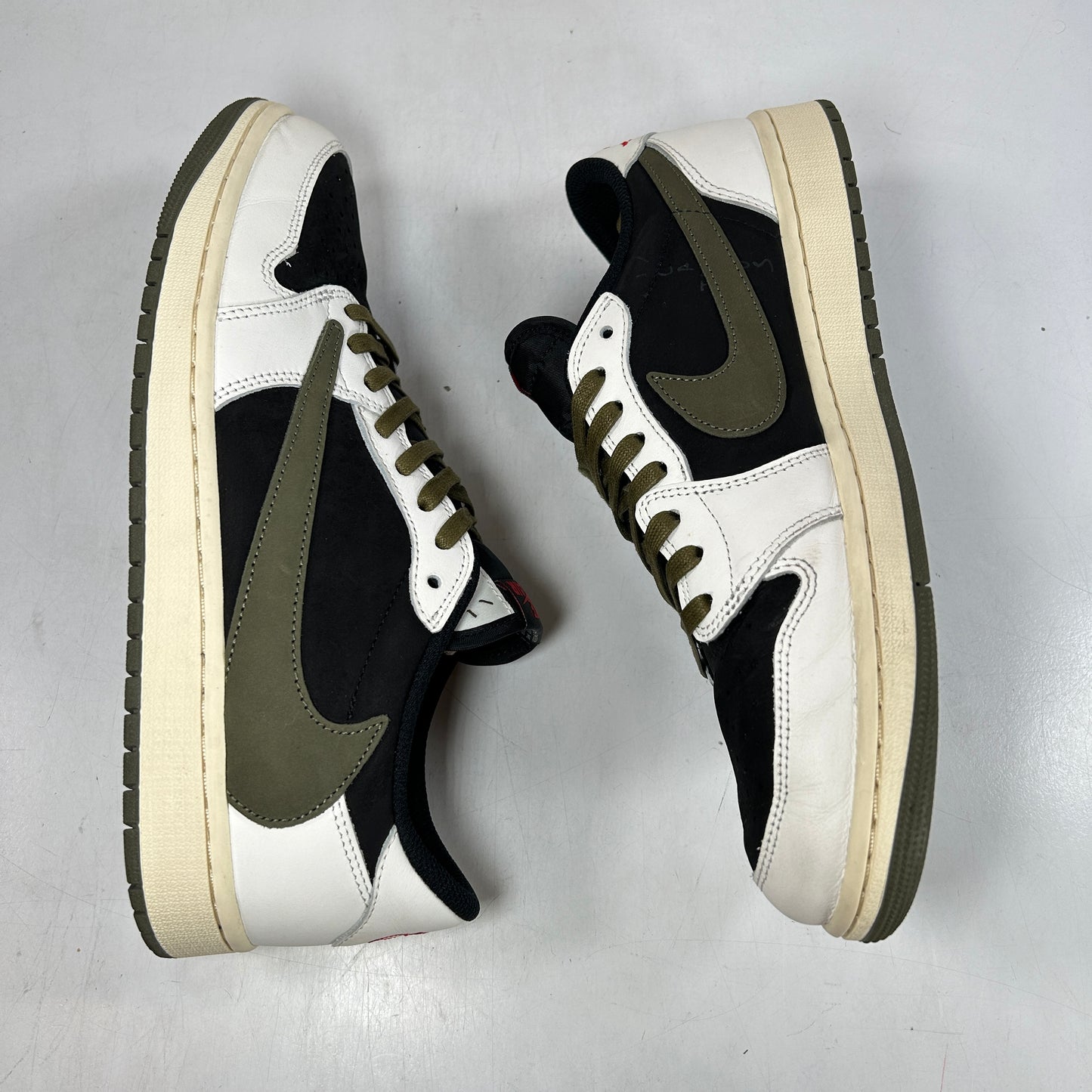 DZ4137 106 Jordan 1 Retro Low OG SP Travis Scott Olive (W) [USED] - 12 W (Used)