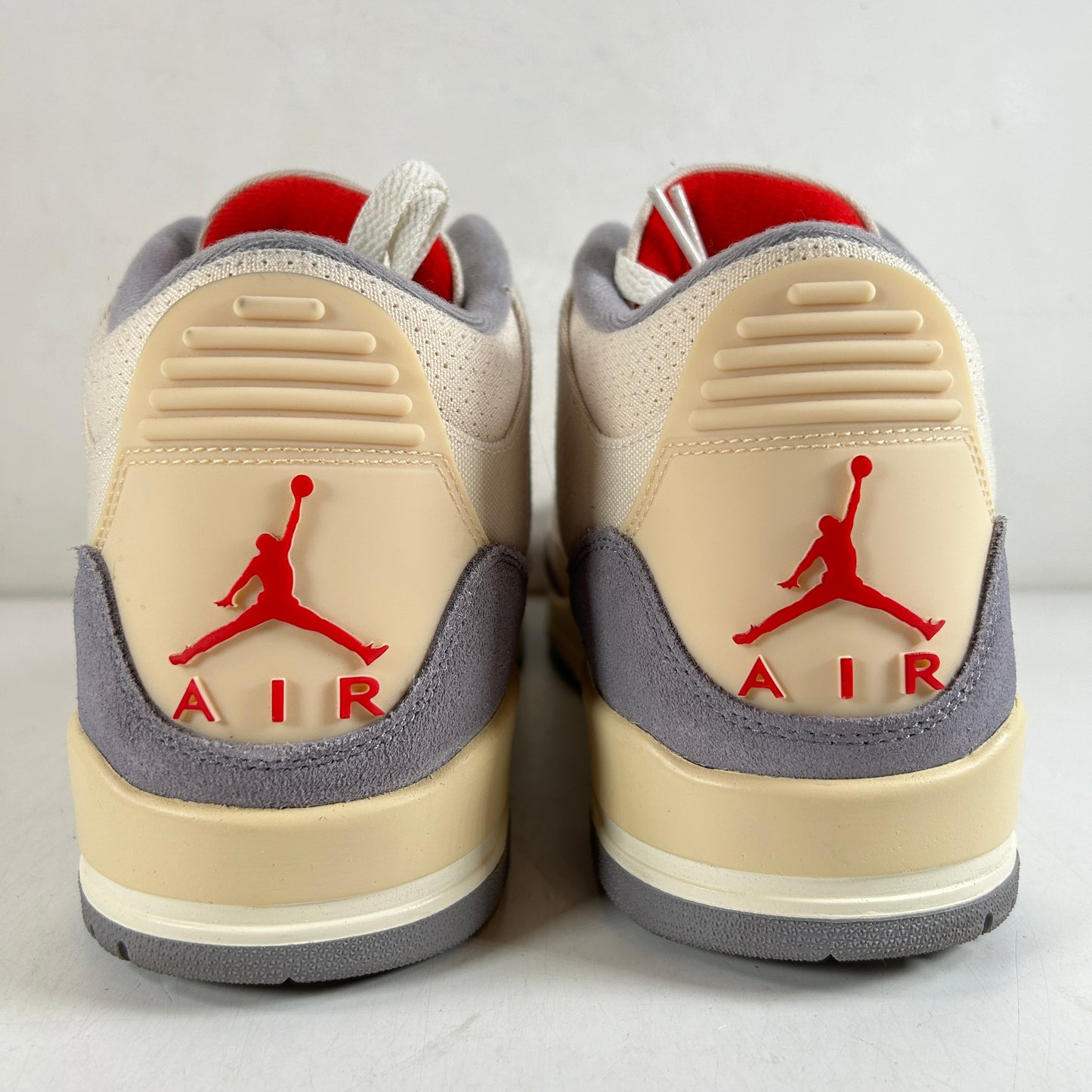 DH7139 100 Jordan 3 Retro Muslin [USED] - 11.5 M (Used)