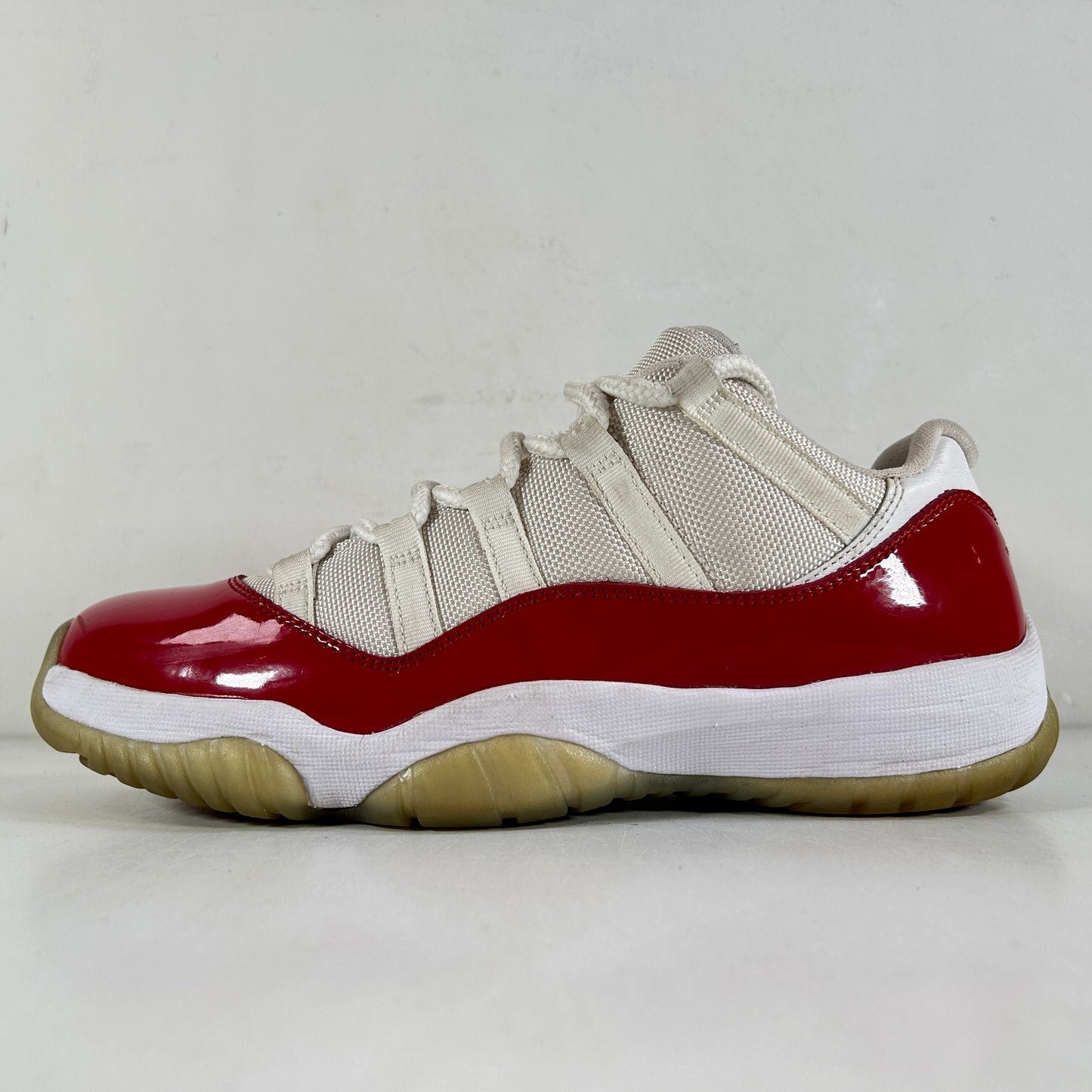 528895 102 Jordan 11 Retro Low Cherry (2016) [USED] - 9 M (Used)