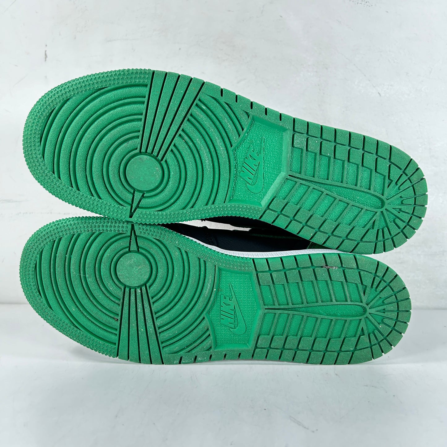 575441 030 Jordan 1 Retro High Pine Green Black (GS) [USED] - 6.5 Y (Used)