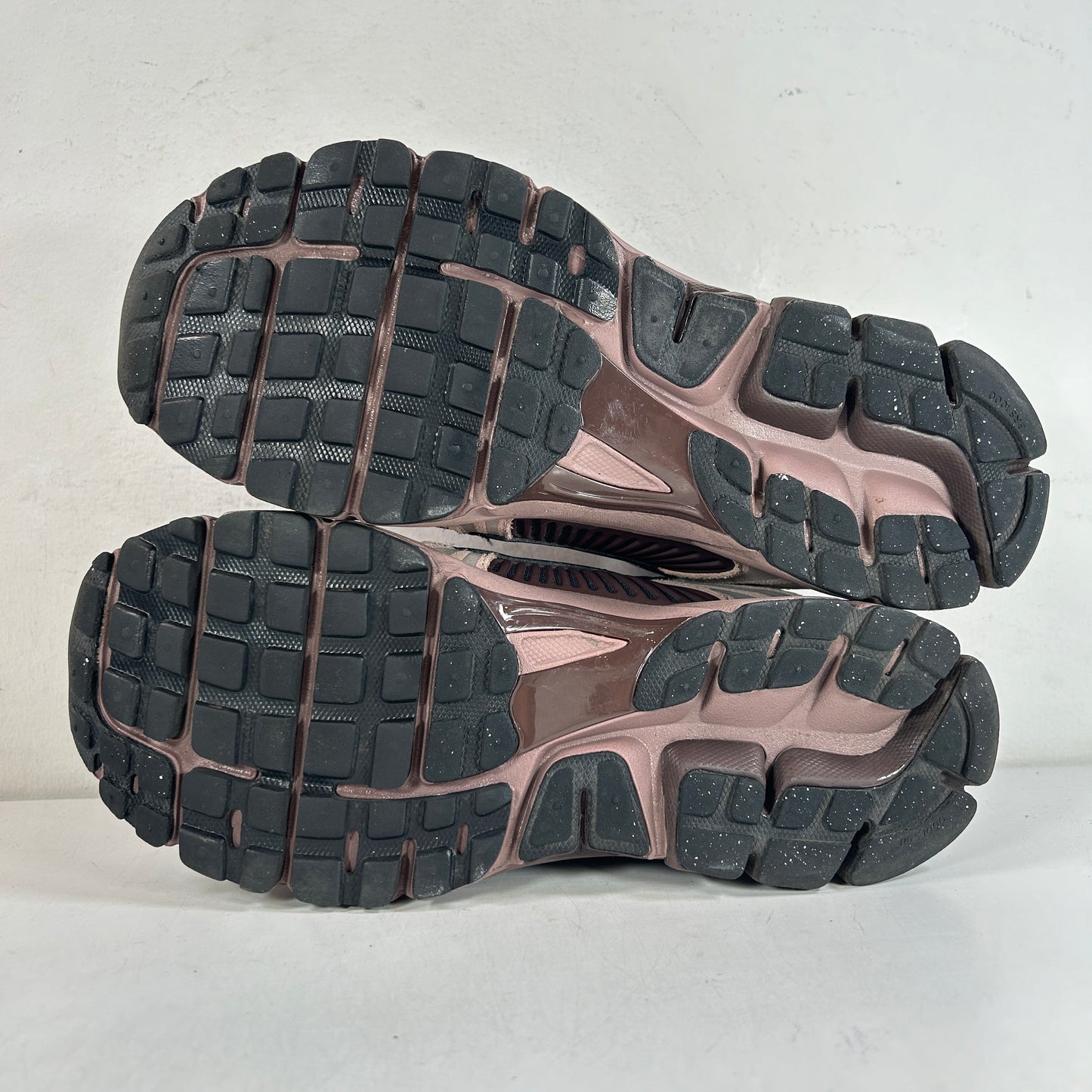 FV1166 200 Nike Zoom Vomero 5 Plum Eclipse (Women's) [USED] - 11 W (Used)
