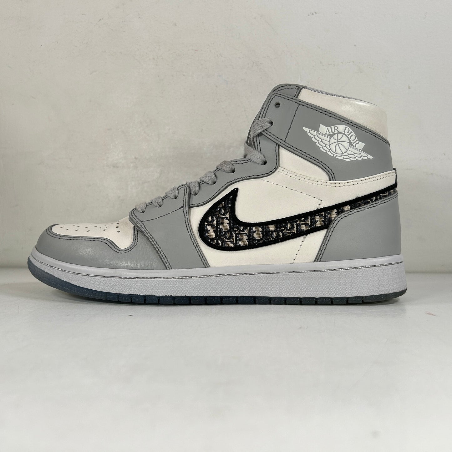 CN8607 002 Jordan 1 Retro High Dior [USED] - 8.5 M (Used)