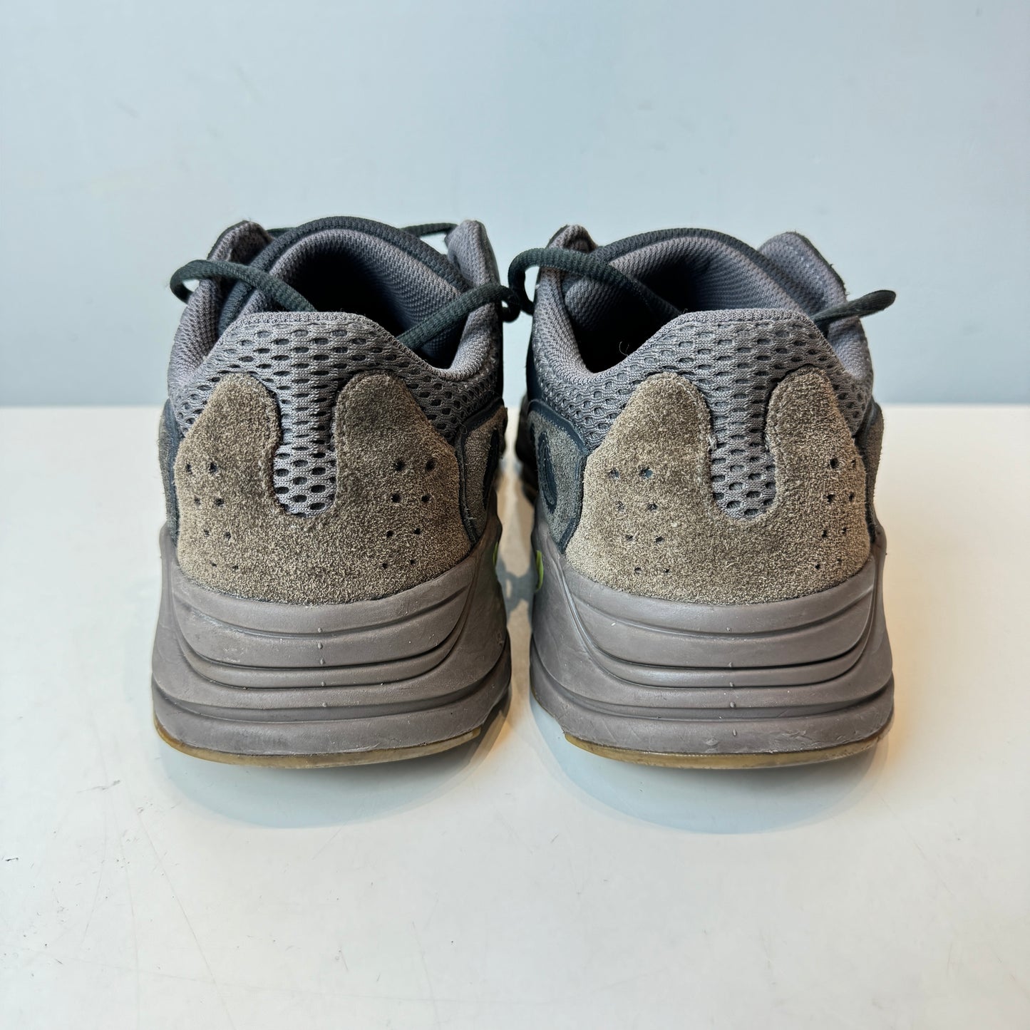 EE9614 Yeezy Boost 700 Mauve [USED] - 9 M (Used)