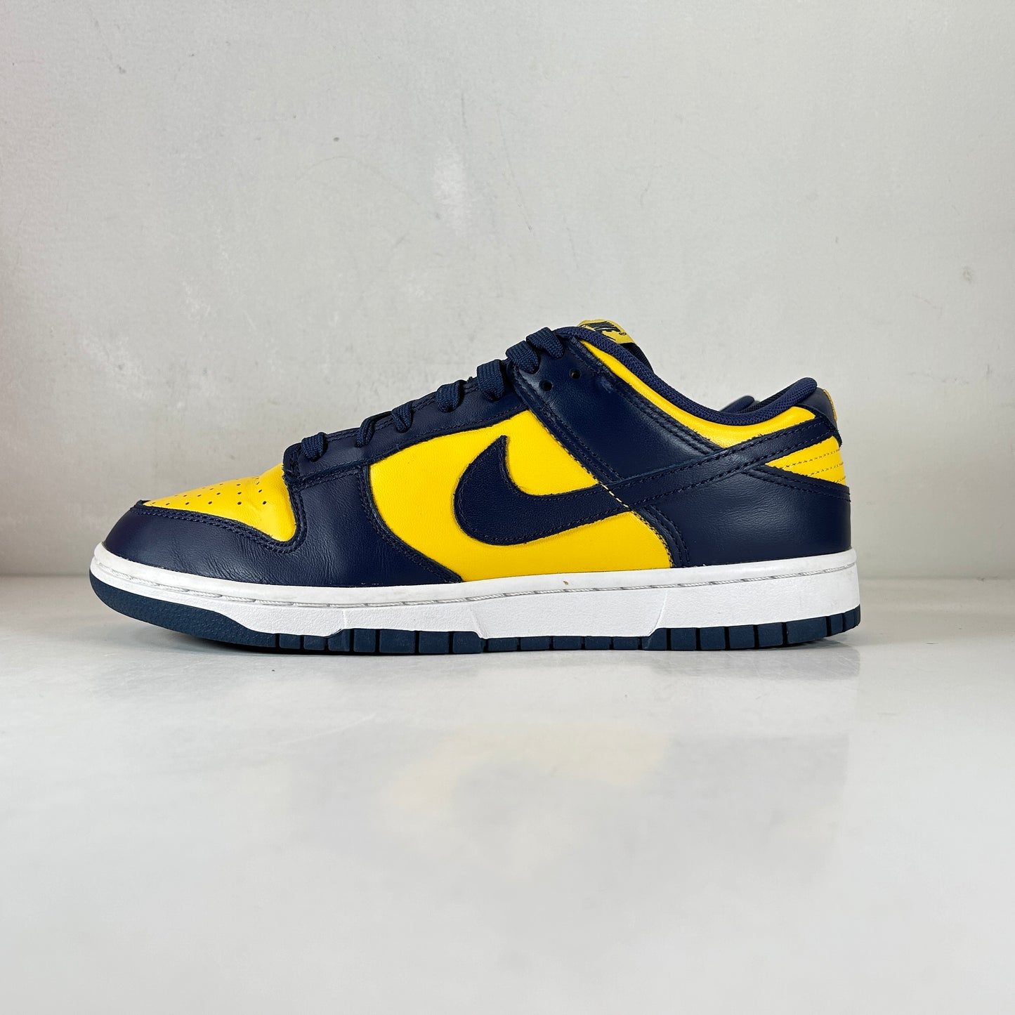 DD1391 700 Nike Dunk Low Michigan [USED] - 9 M (Used)