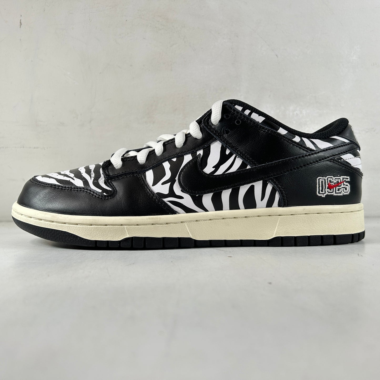 DM3510 001 SB Dunk Low Quartersnacks Zebra [USED] - 9 (Used) (Replace Box)