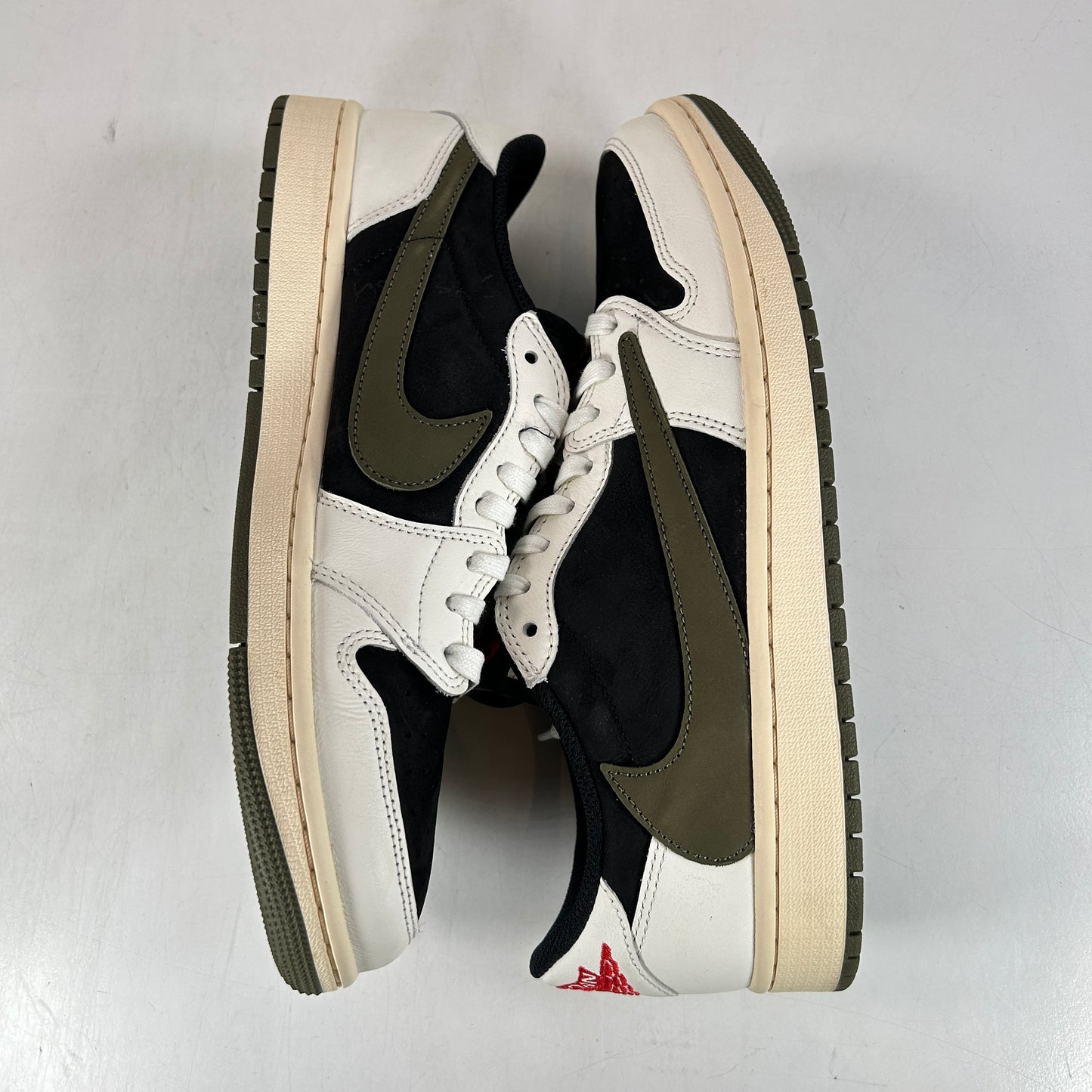 DZ4137 106 Jordan 1 Retro Low OG SP Travis Scott Olive (W) [USED] - 11.5 W (VNDS)