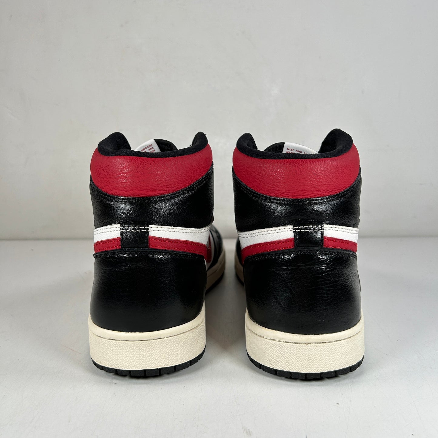 555088 061 Jordan 1 Retro High Black Gym Red [USED] - 10.5 M (Used) (Replace Box)