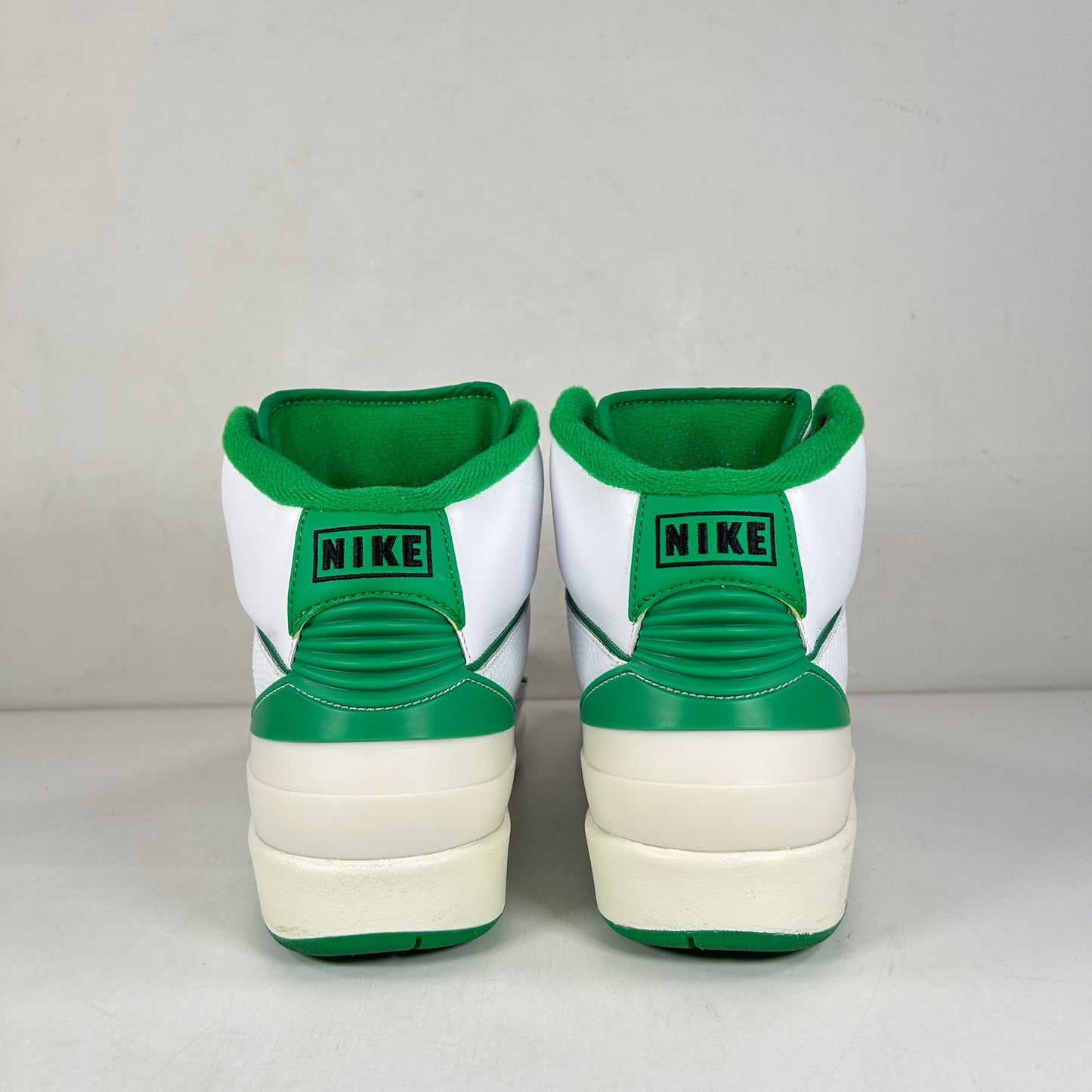 DR8884 103 Jordan 2 Retro Lucky Green - 8 M (Used)