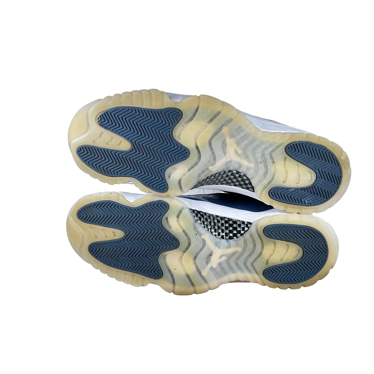 FV5104 104 Jordan 11 Retro Low Diffused Blue (2024) [USED] - 14 M (Used)