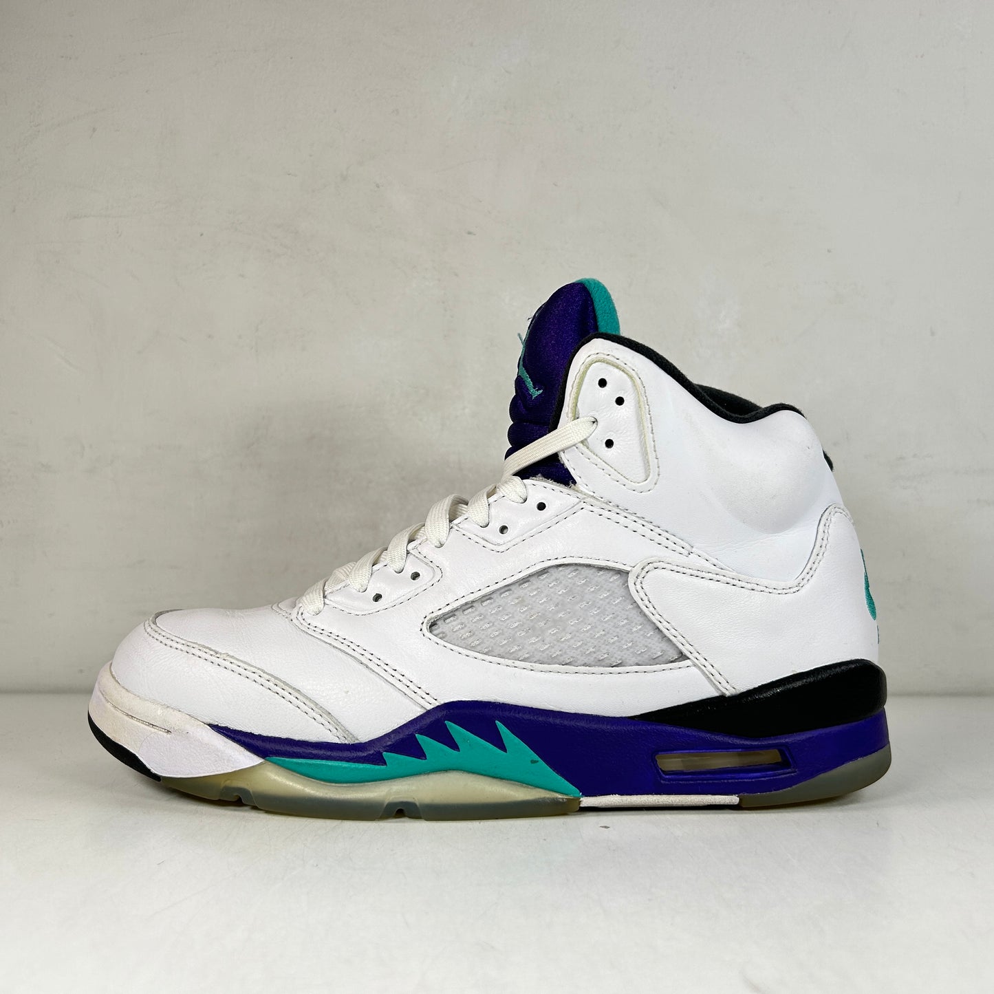 AV3919 135 Jordan 5 Retro Grape Fresh Prince [USED] - 8.5 M (Used)