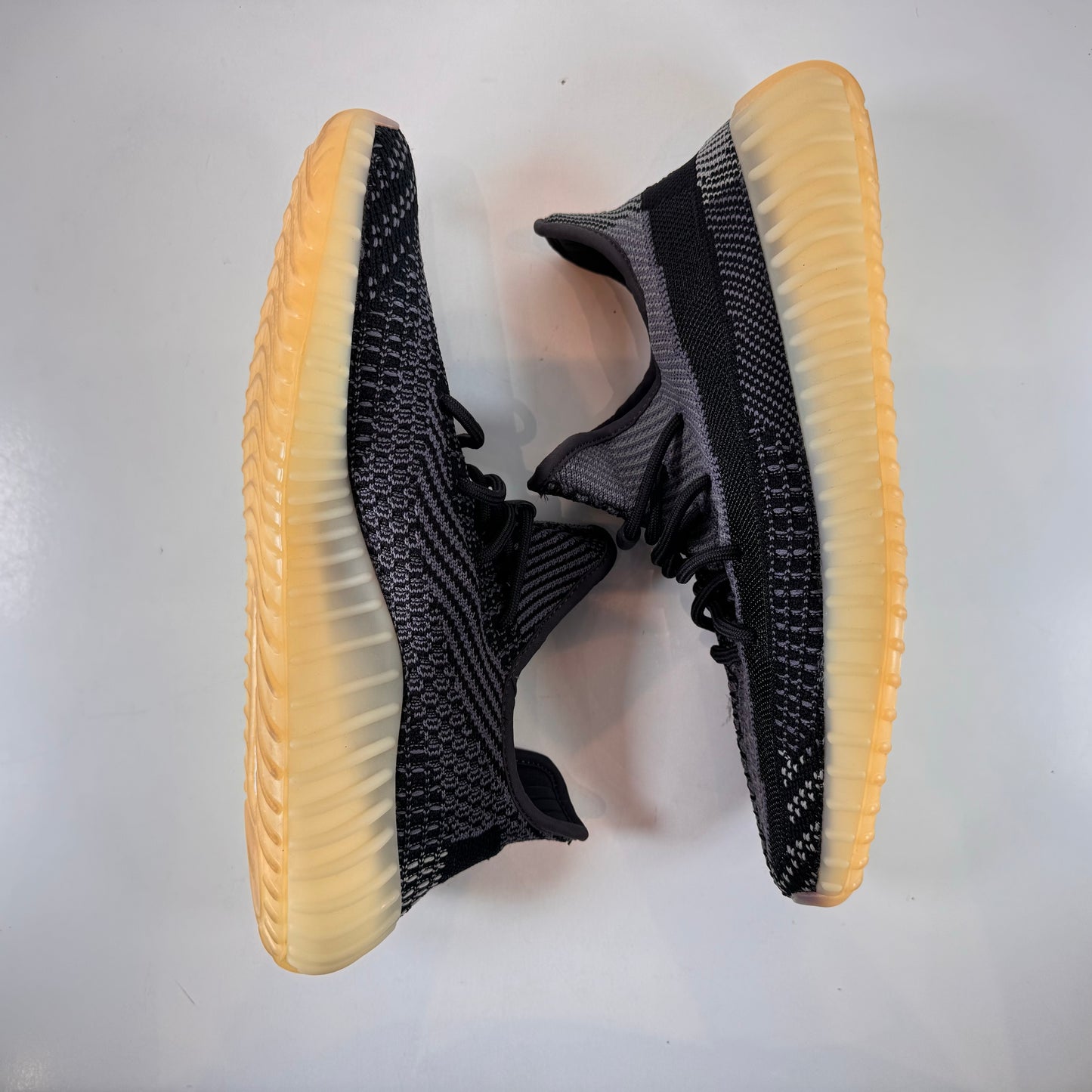 FZ5000 Yeezy 350 V2 Carbono